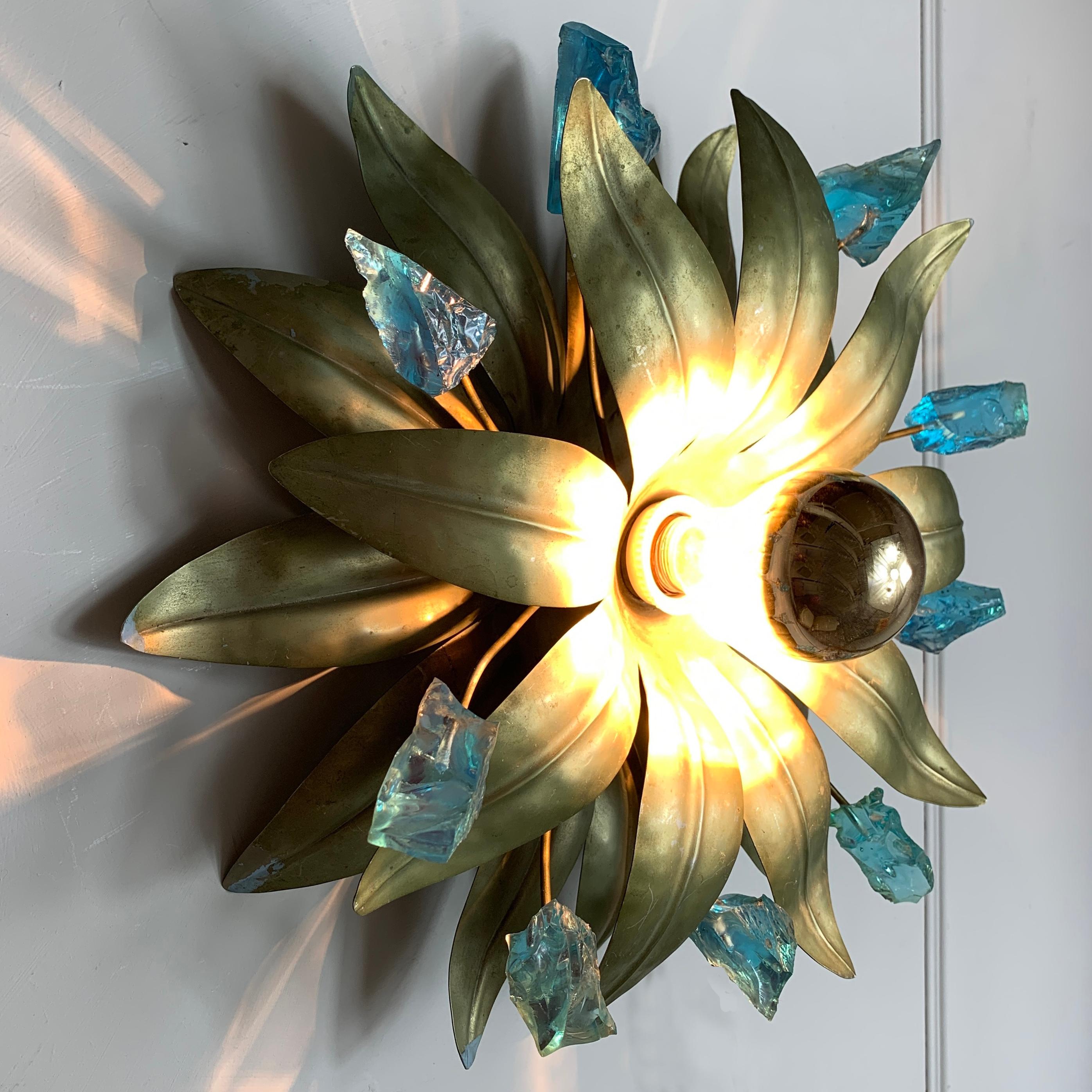 Wandleuchte „Chateau De Brie“ Aqua Aura Quarz-Blumen-Wandleuchte (20. Jahrhundert) im Angebot