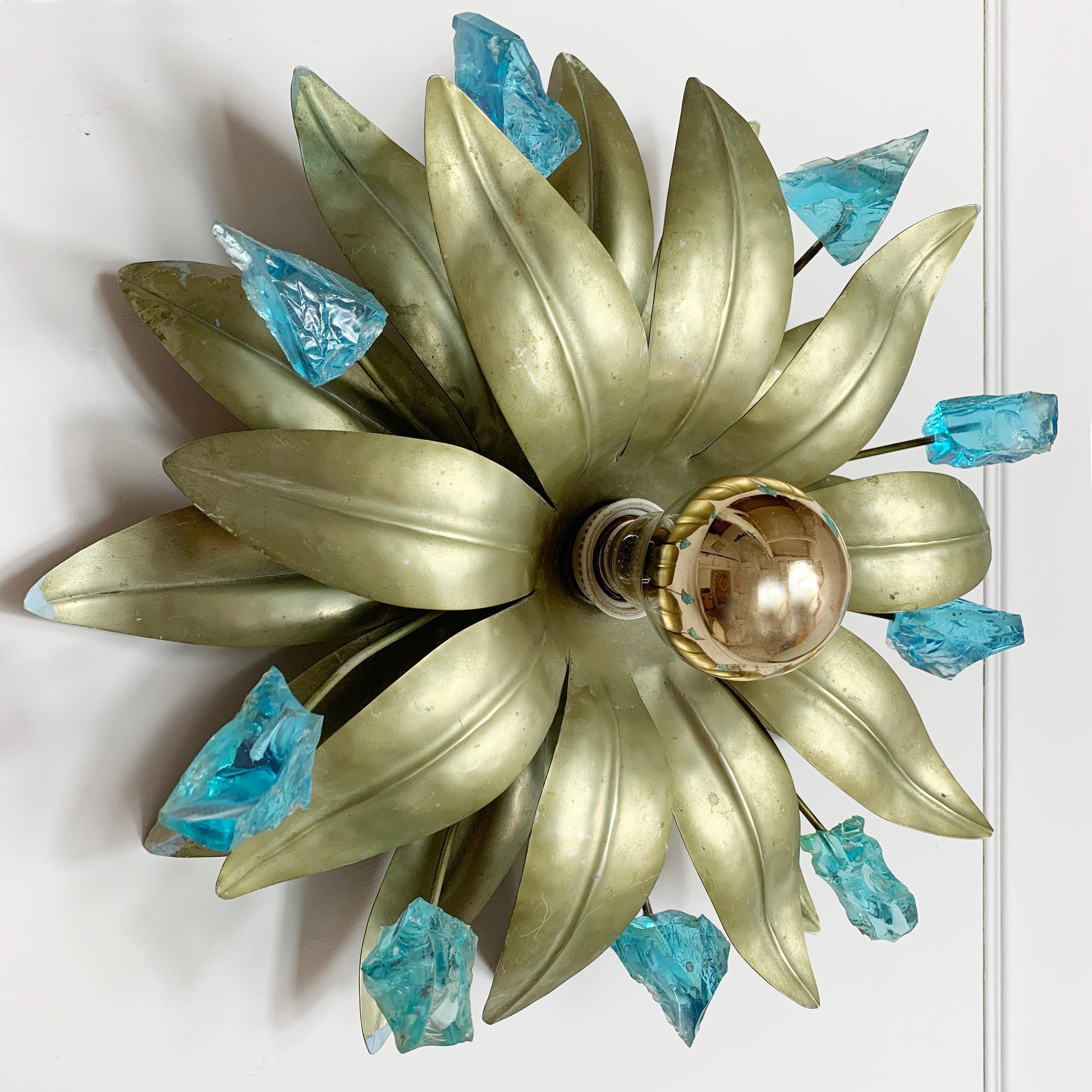 Wandleuchte „Chateau De Brie“ Aqua Aura Quarz-Blumen-Wandleuchte im Angebot 1