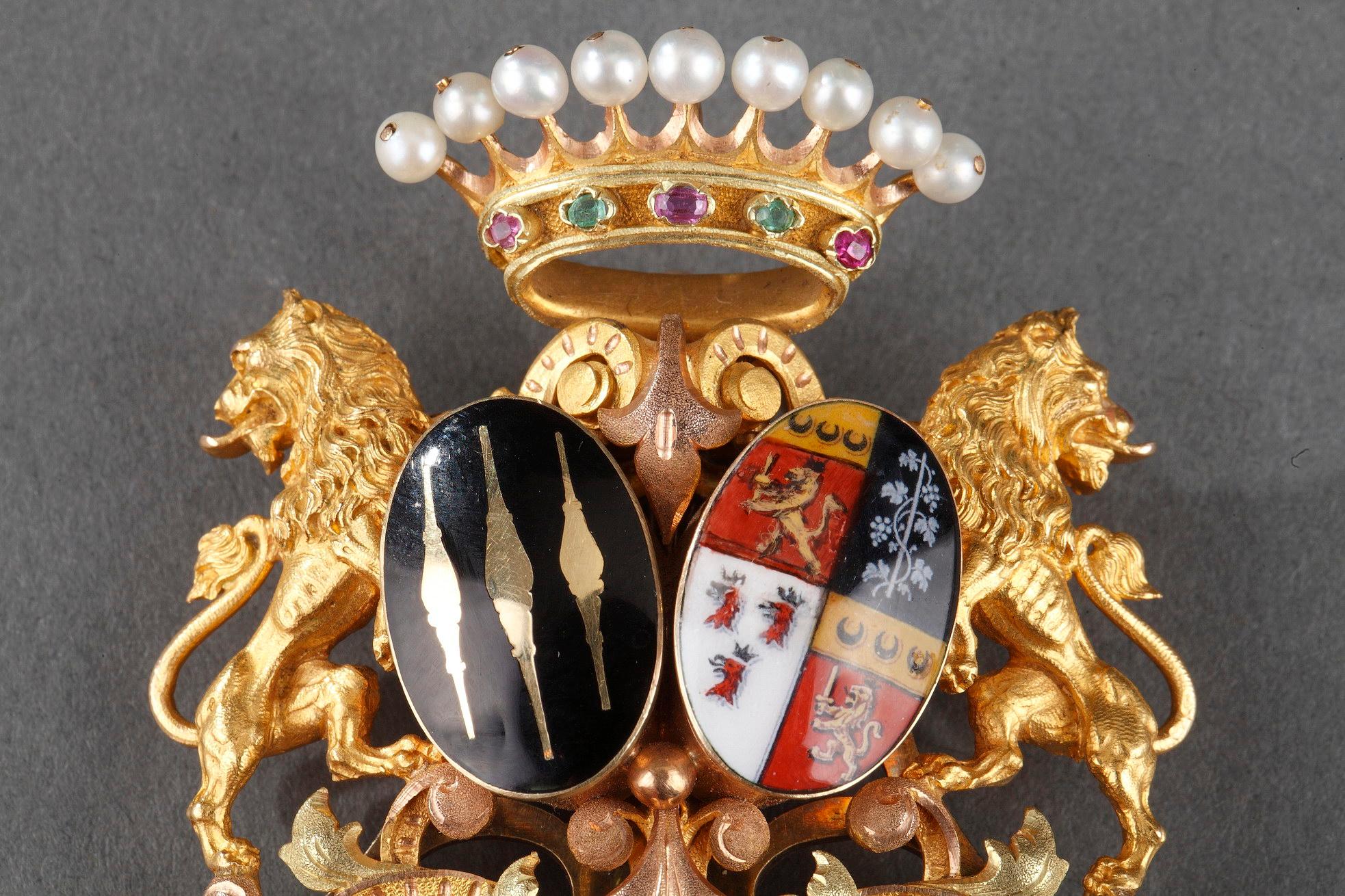 Gold-, Emaille-, Halbedelsteine und Perlen-Schmuckstücke (Antiker Kissenschliff)