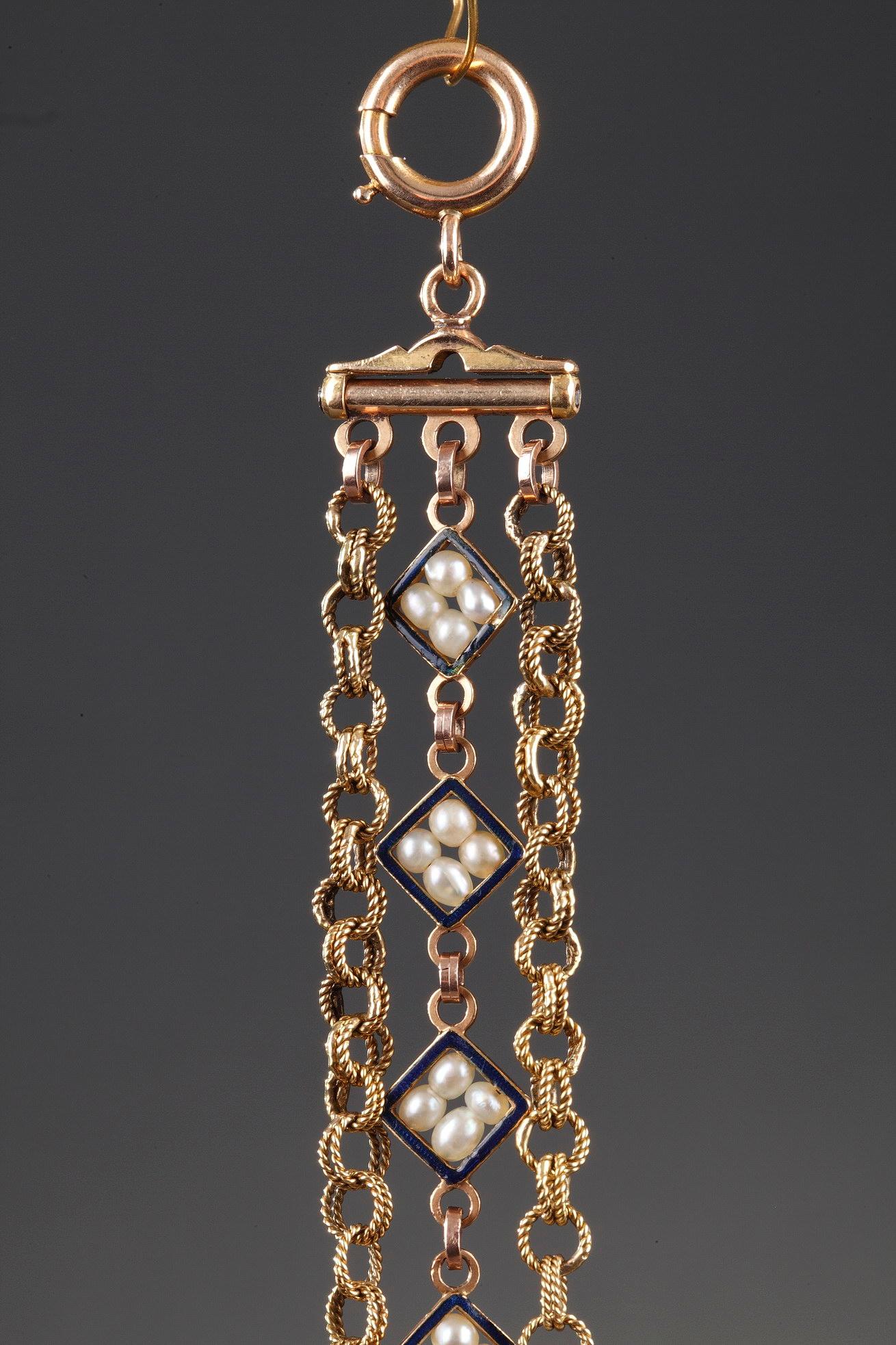 Chatelaine with Gold, Enamel and Pearls, Late 18th Century Work In Good Condition For Sale In Paris, FR