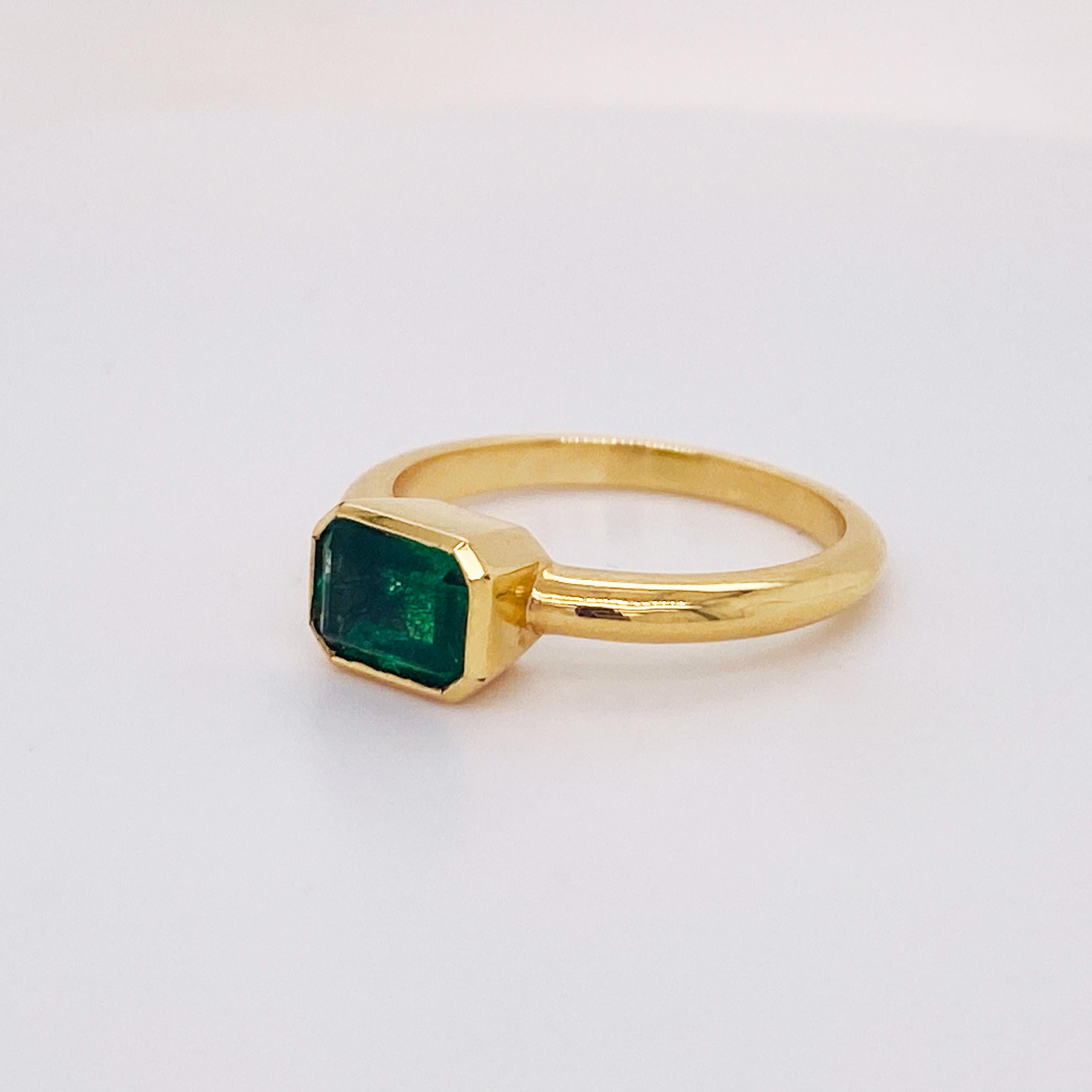 For Sale:  Chatham Emerald Solitaire Bezel Ring Lab-Grown 1.15 Carats in 18K Yellow Gold LV 3