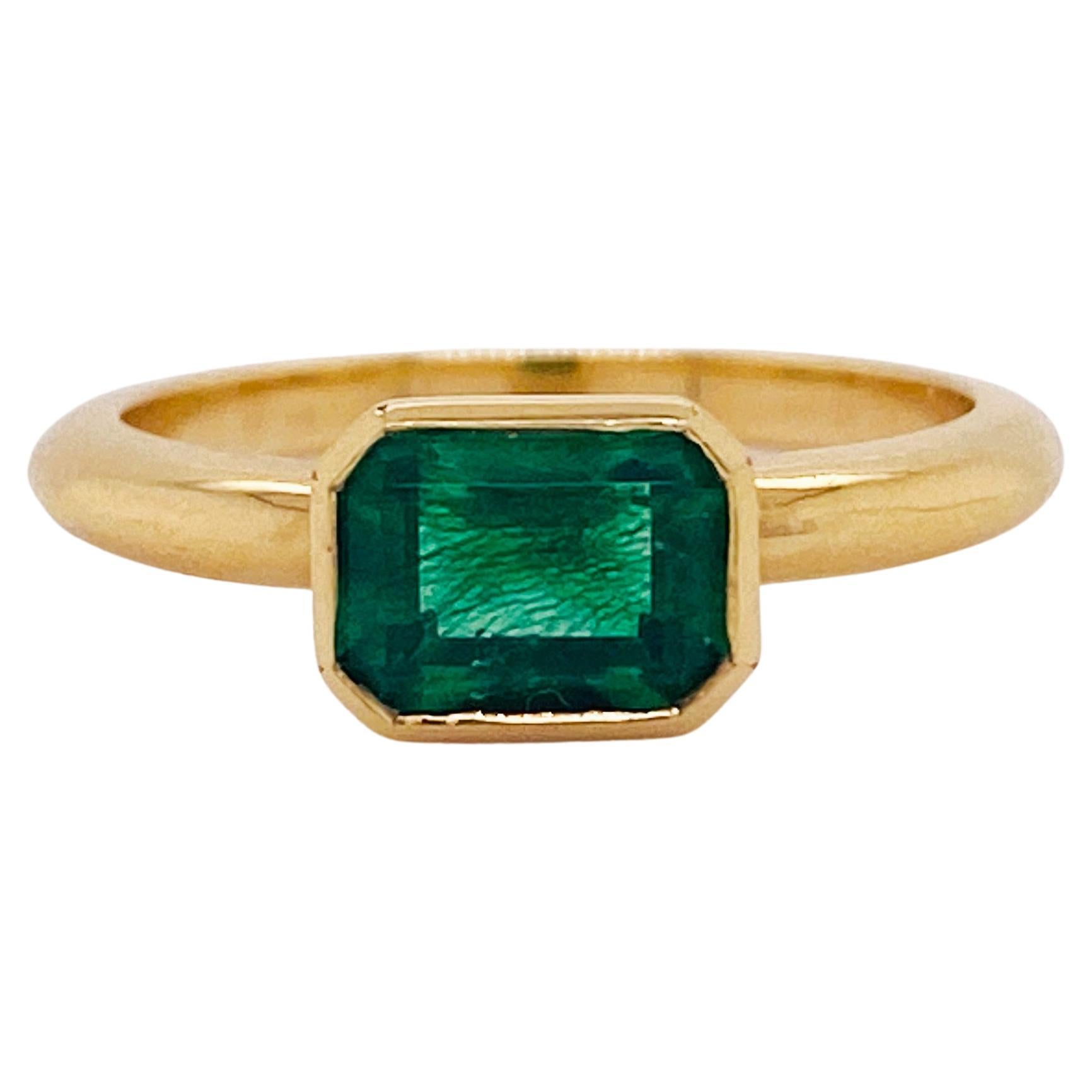 For Sale:  Chatham Emerald Solitaire Bezel Ring Lab-Grown 1.15 Carats in 18K Yellow Gold LV