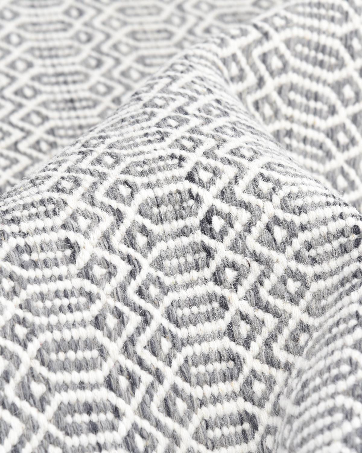 Handgewebter Flachgewebe-Teppich aus Alabaster, Übergangsstil (Wolle) im Angebot