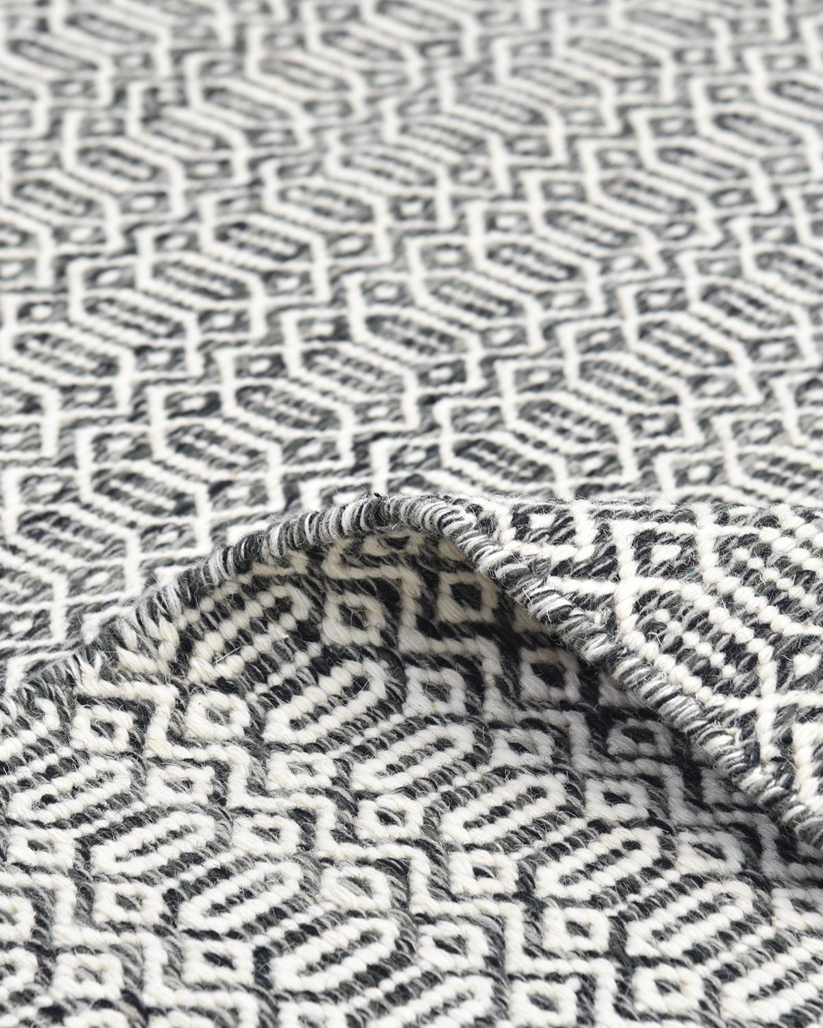 Handgewebter Flachgewebe-Teppich aus Pergament, Übergangsstil im Zustand „Neu“ im Angebot in Norwalk, CT