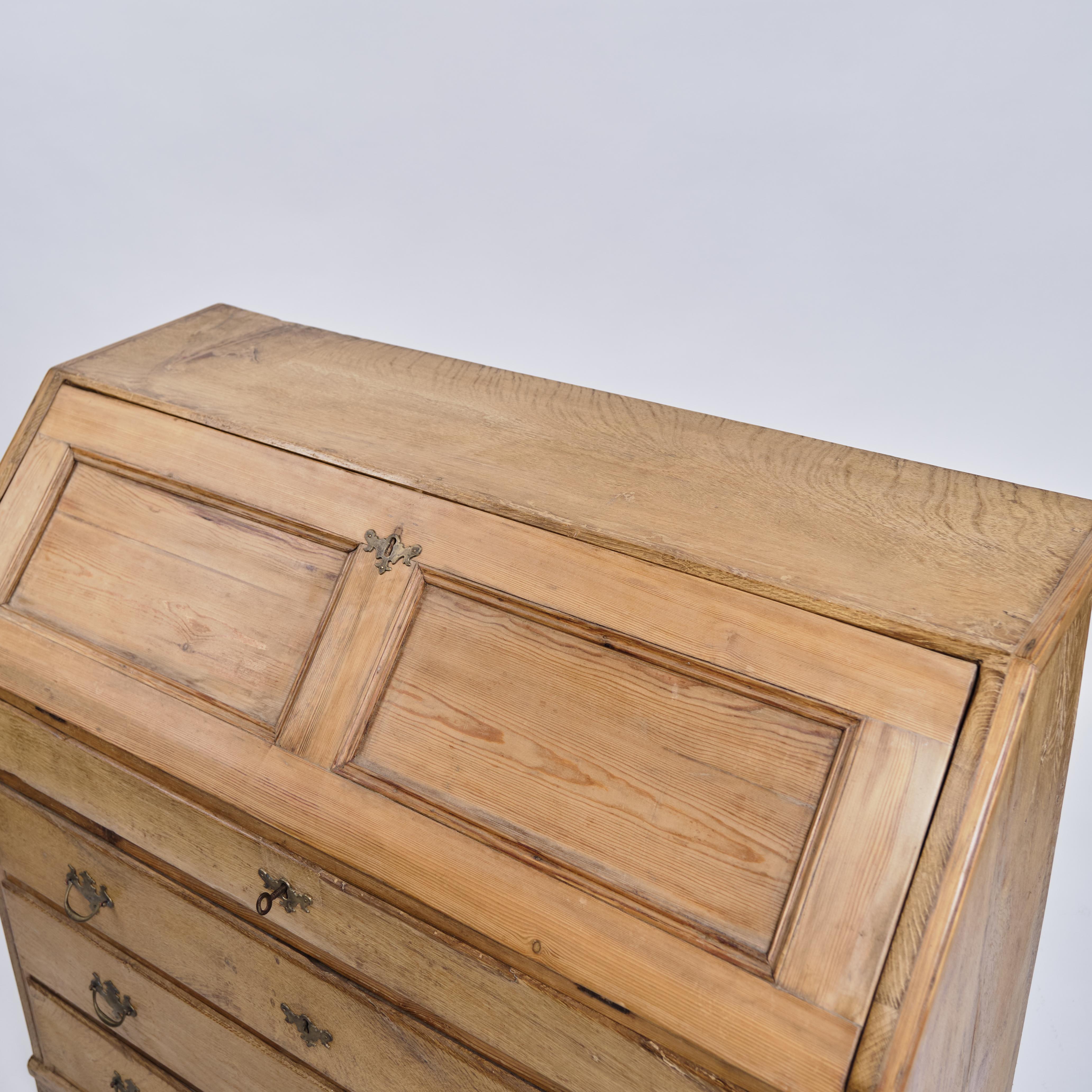 Chatol In Louis Seize Style With 3 Drawers In Pine From 1780s For Sale 4