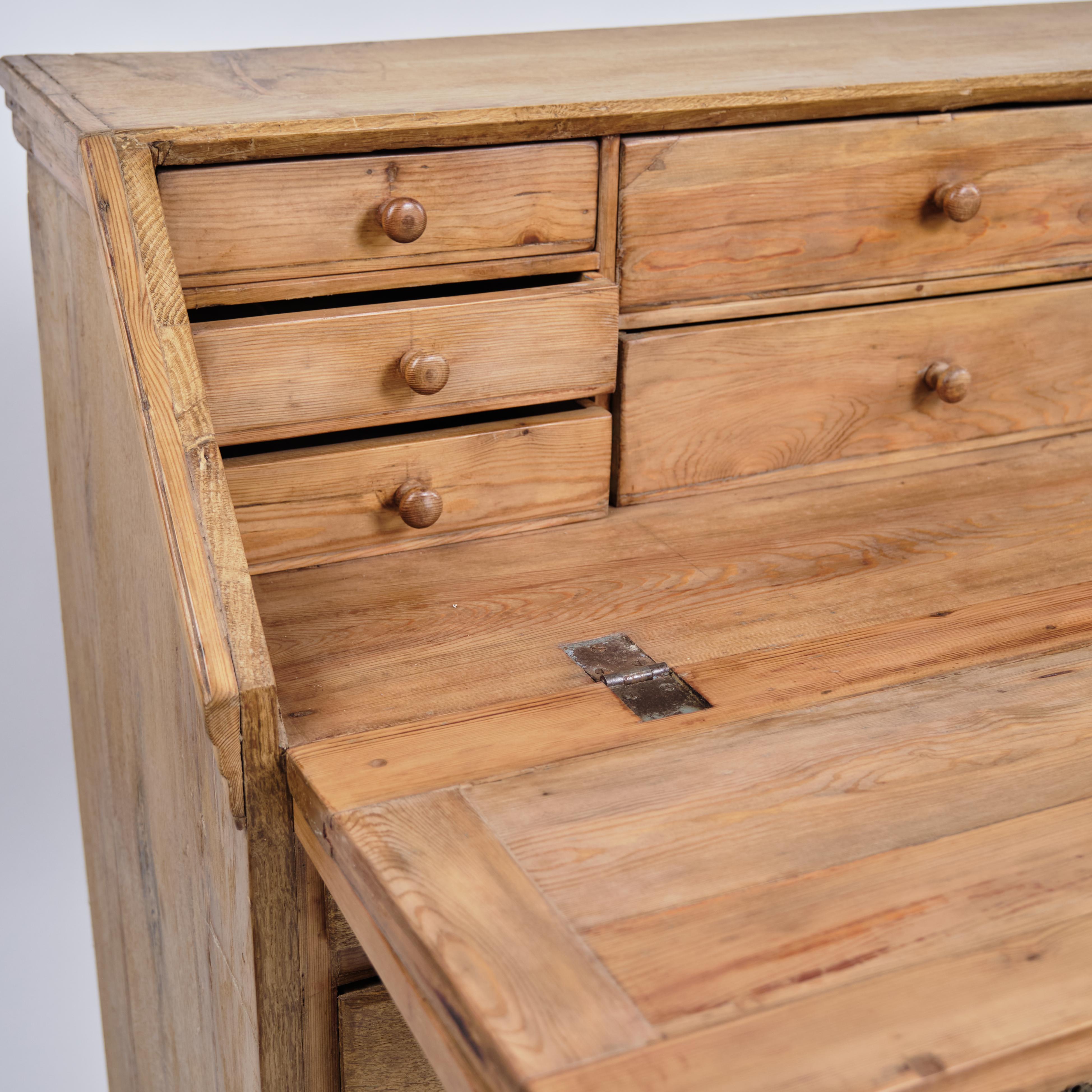 Late 18th Century Chatol In Louis Seize Style With 3 Drawers In Pine From 1780s For Sale