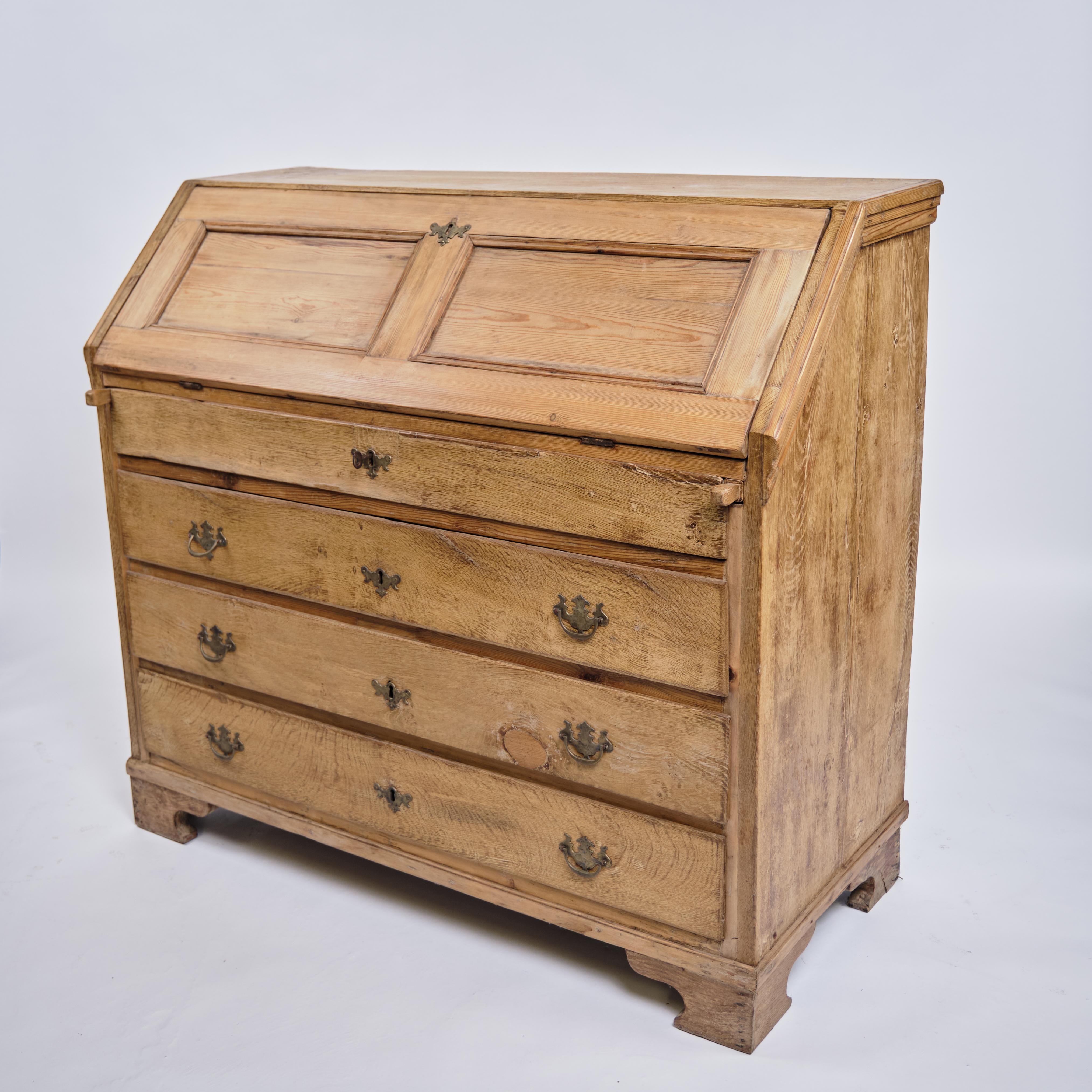 Chatol In Louis Seize Style With 3 Drawers In Pine From 1780s For Sale 2