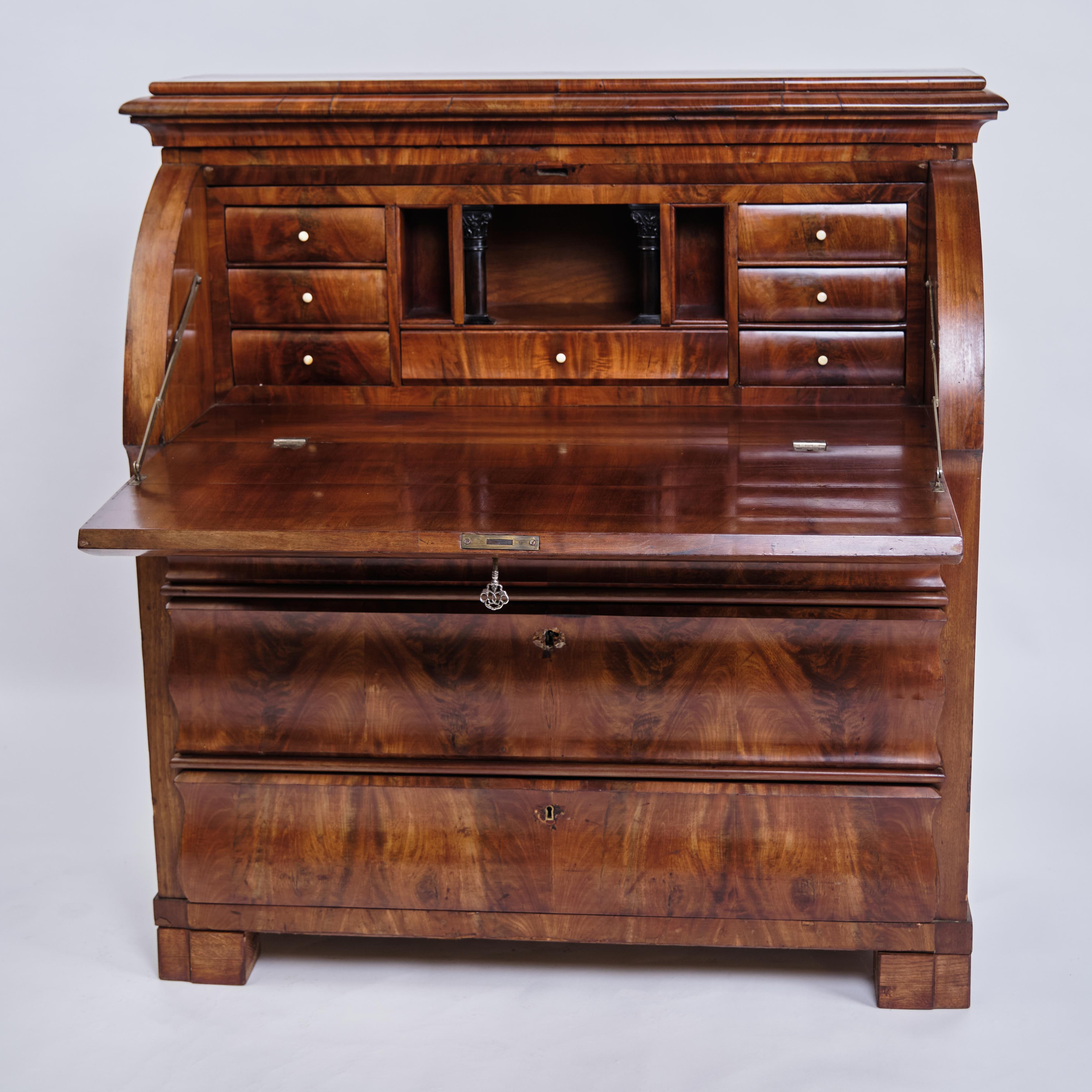 Chatol a 3 cassetti in mogano lucidato a mano, ebanisteria danese del 1820 in vendita 2