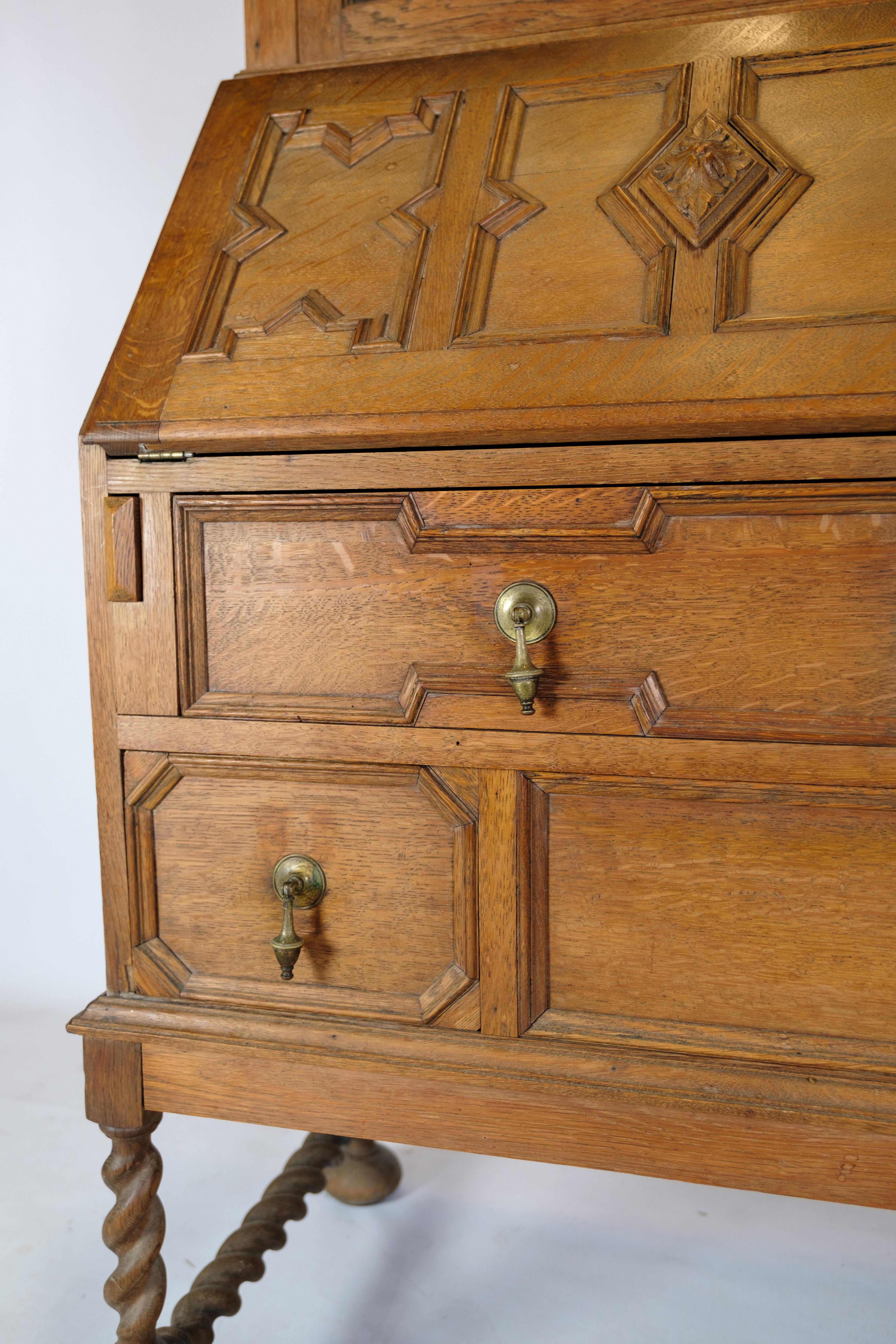 Chatol with Upper cabinet in Oak with Wood Carvings from England, 1890 For Sale 5