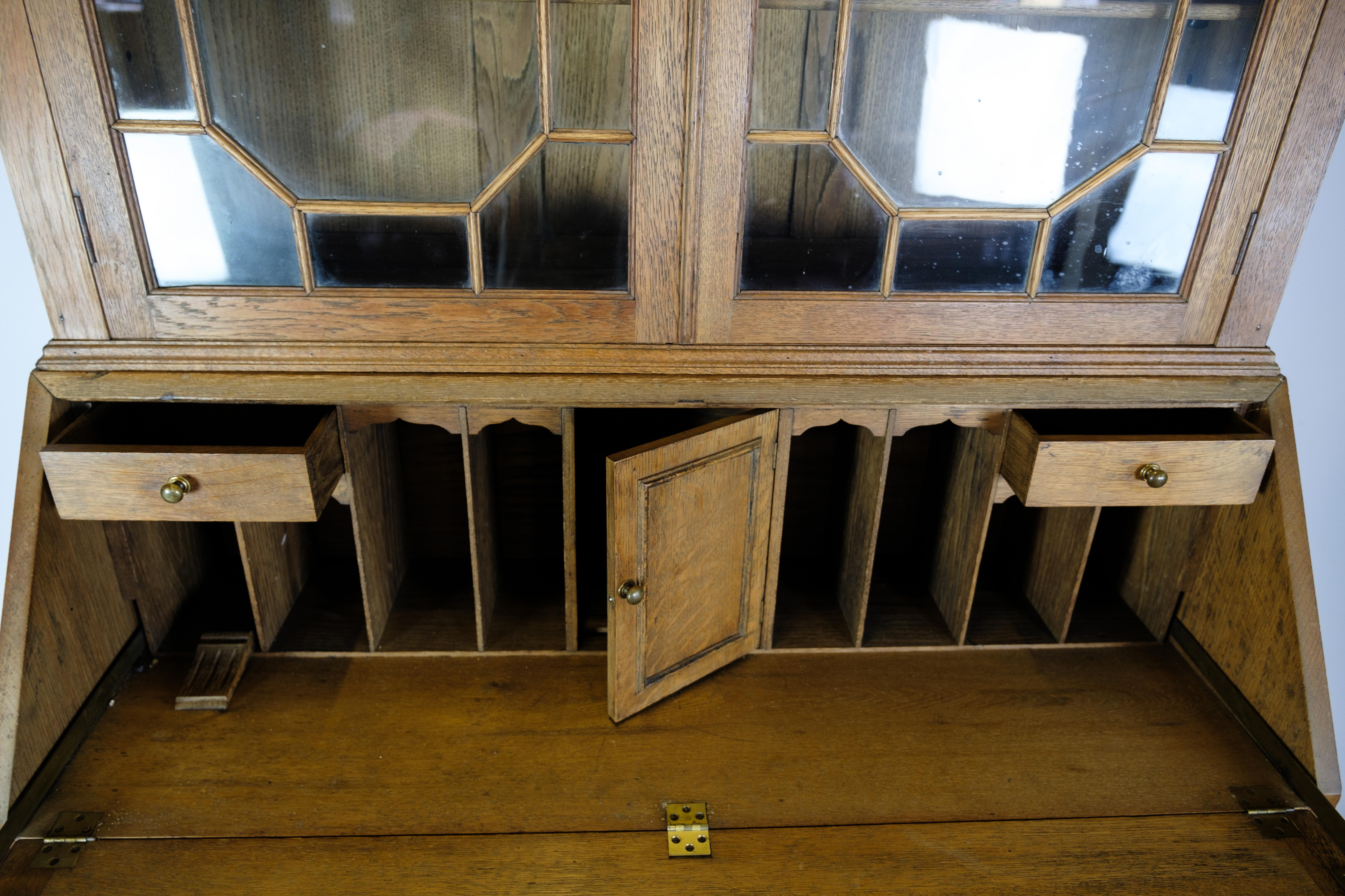 Chatol with Upper cabinet in Oak with Wood Carvings from England, 1890 For Sale 10