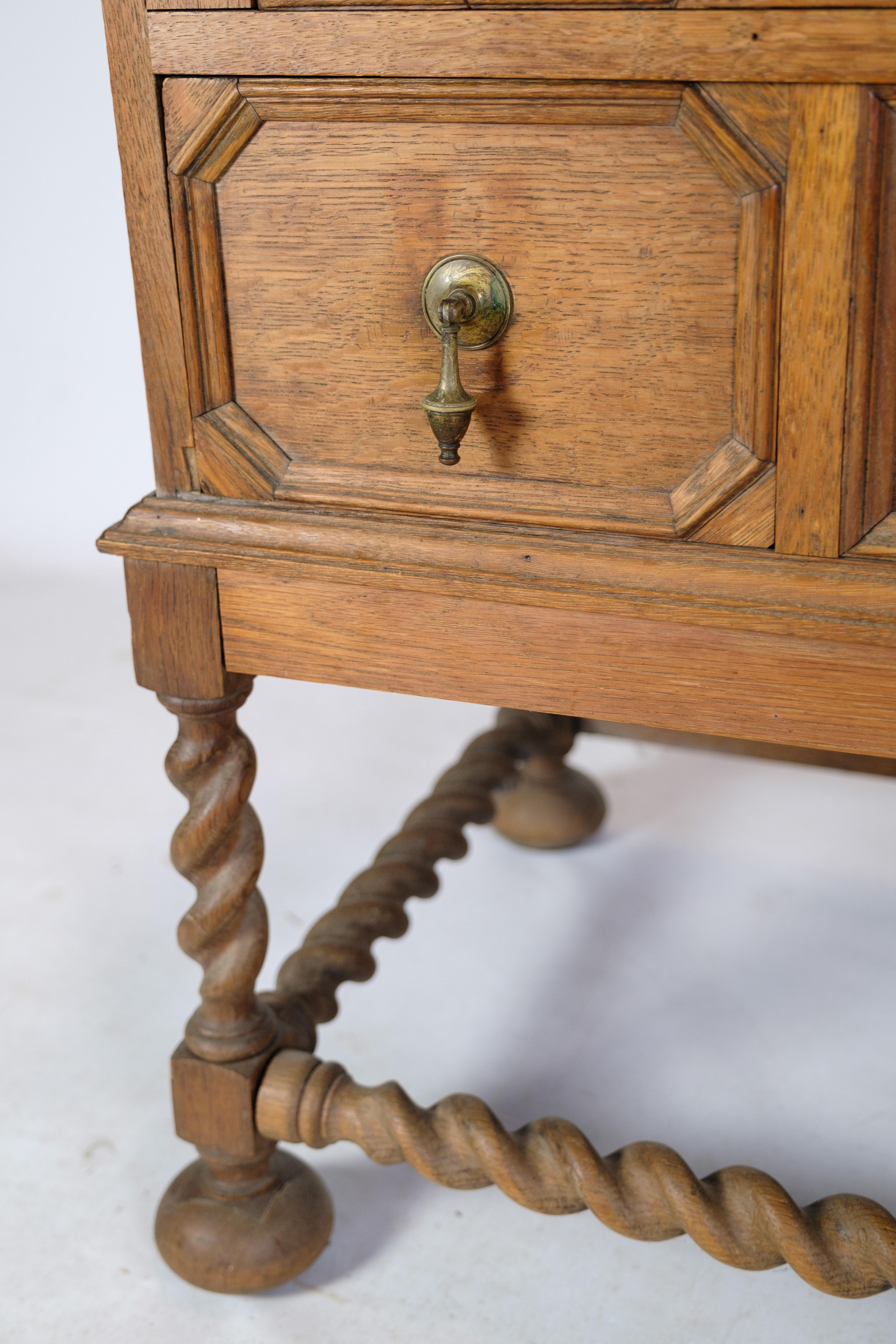 Chatol with Upper cabinet in Oak with Wood Carvings from England, 1890 For Sale 4