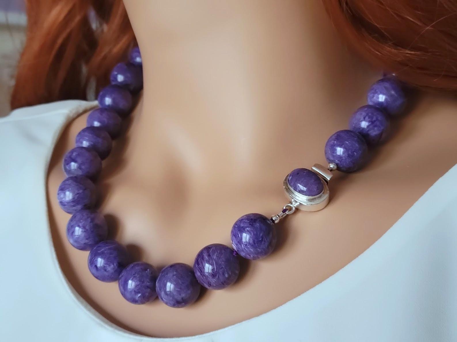 Collana di Charoite Chatoyant con chiusura in Charoite d'Argento in vendita 1