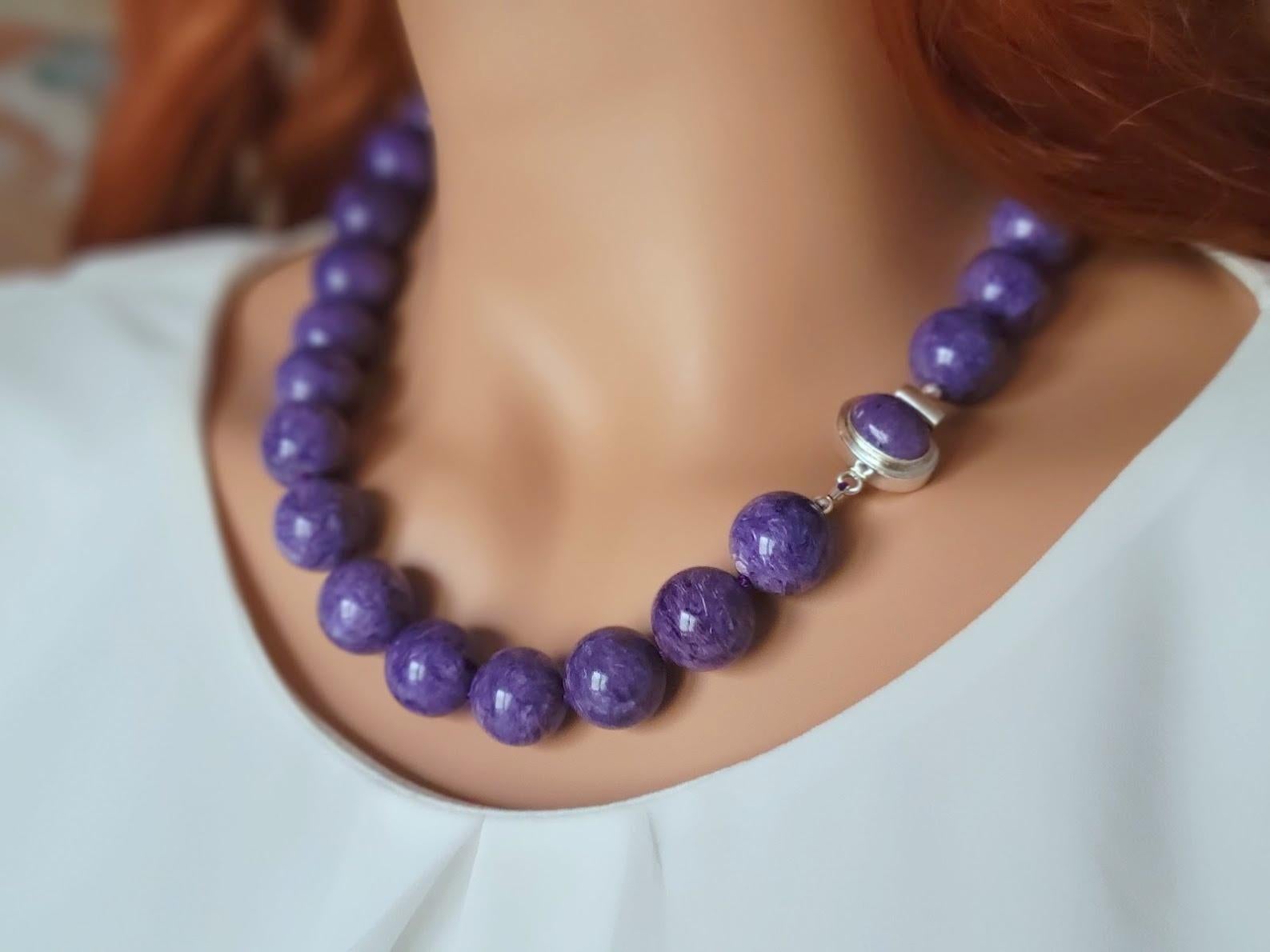 Collana di Charoite Chatoyant con chiusura in Charoite d'Argento in vendita 2