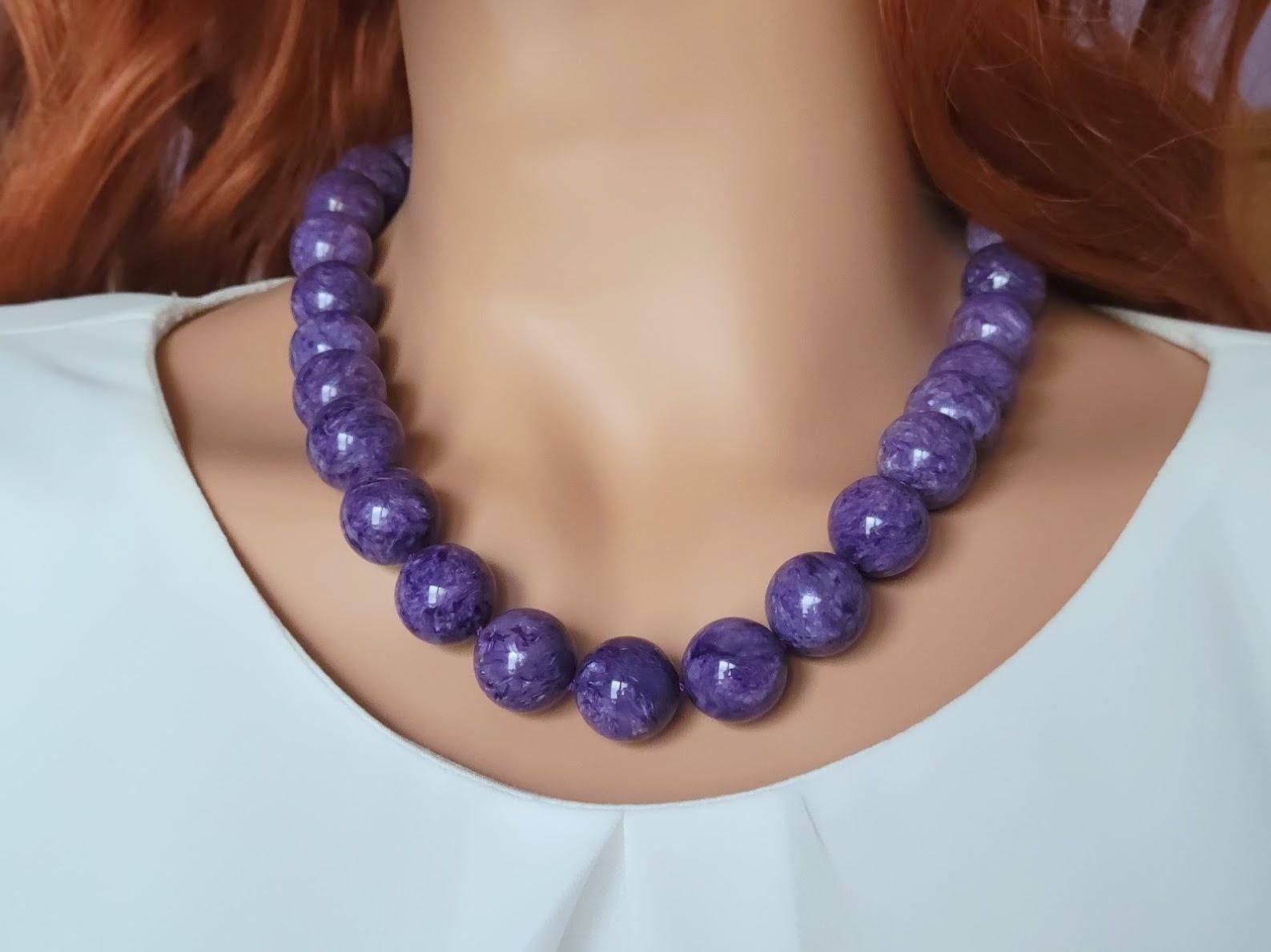 Collana di Charoite Chatoyant con chiusura in Charoite d'Argento in vendita 4