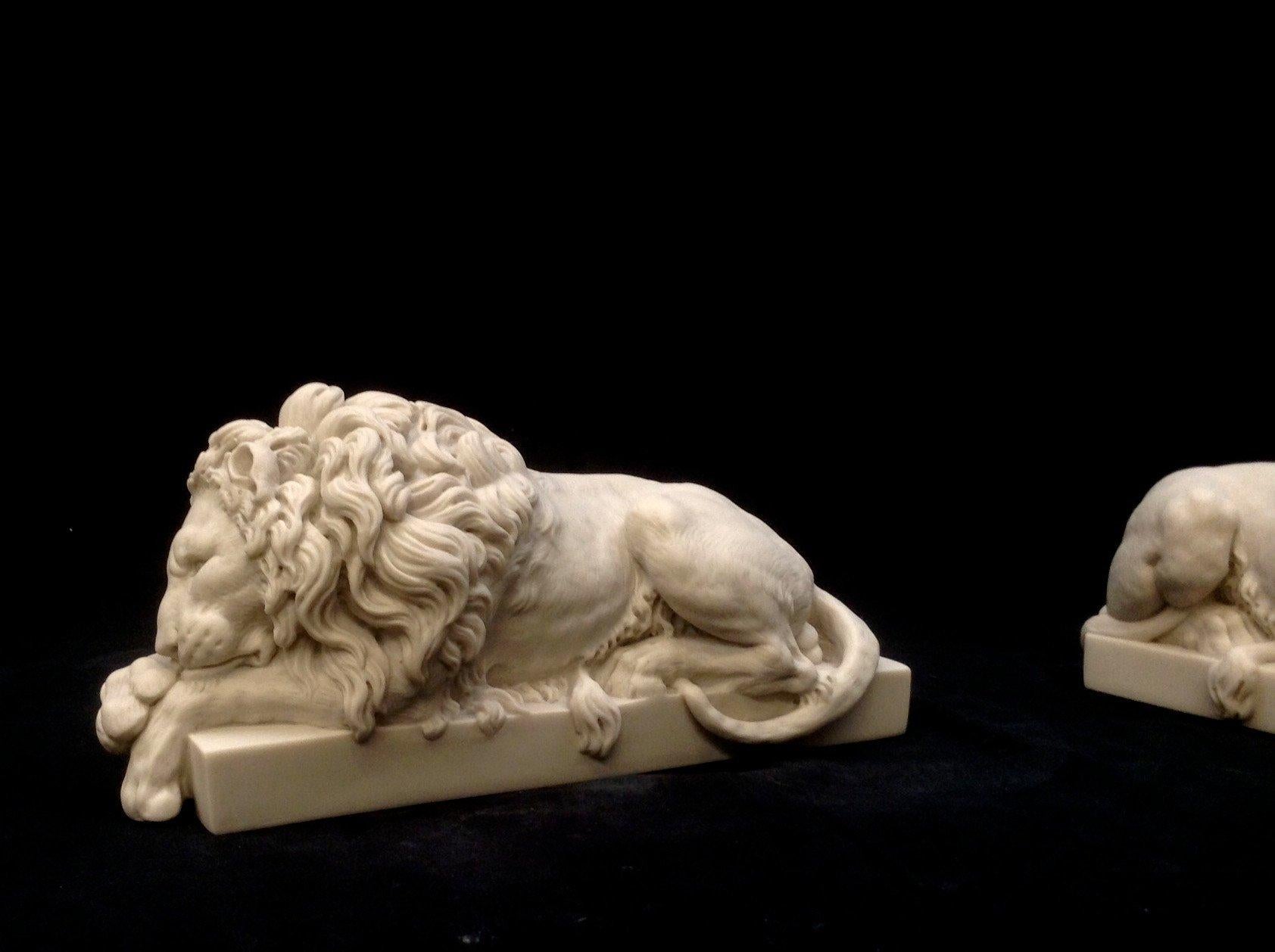 Chatsworth Marble Lions Pair, 20th Century For Sale 1