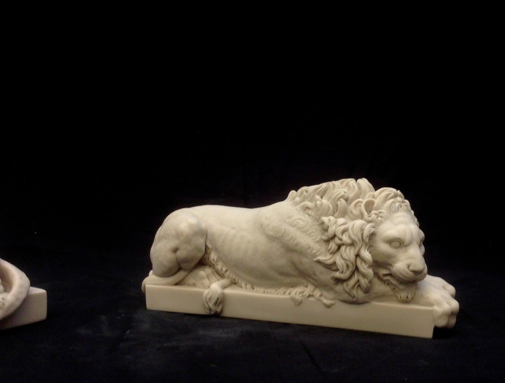 Chatsworth Marble Lions Pair, 20th Century For Sale 2