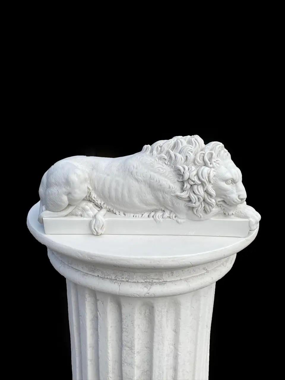 Paire de lions en marbre de Chatsworth, 20ème siècle en vente 5