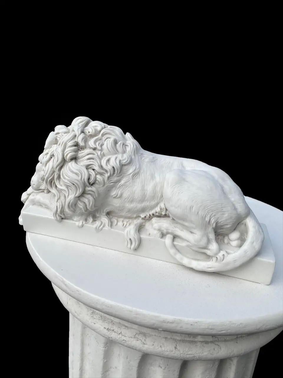 Marbre Paire de lions en marbre de Chatsworth, 20ème siècle en vente