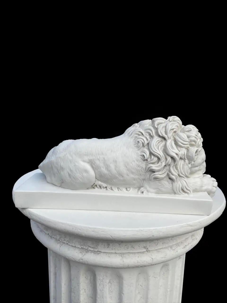 Paire de lions en marbre de Chatsworth, 20ème siècle en vente 2