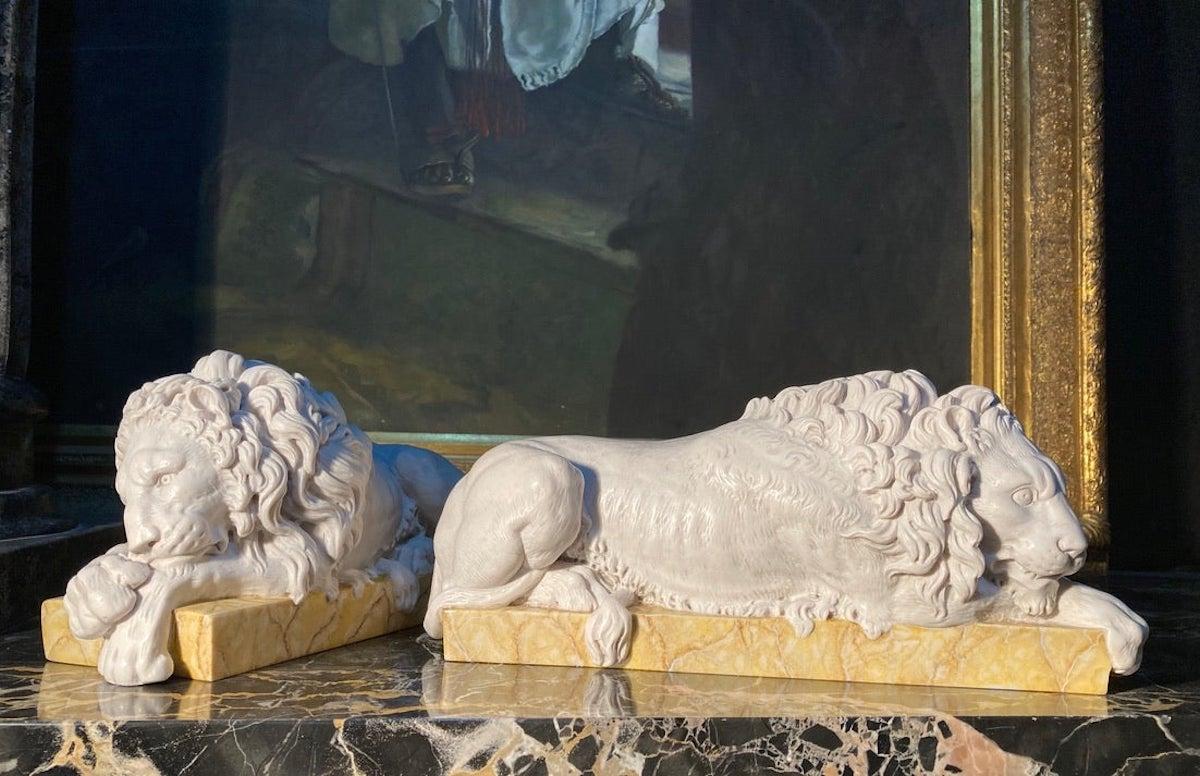 European Chatsworth Marble Sculptured Lions on Sienna, 20th Century 
