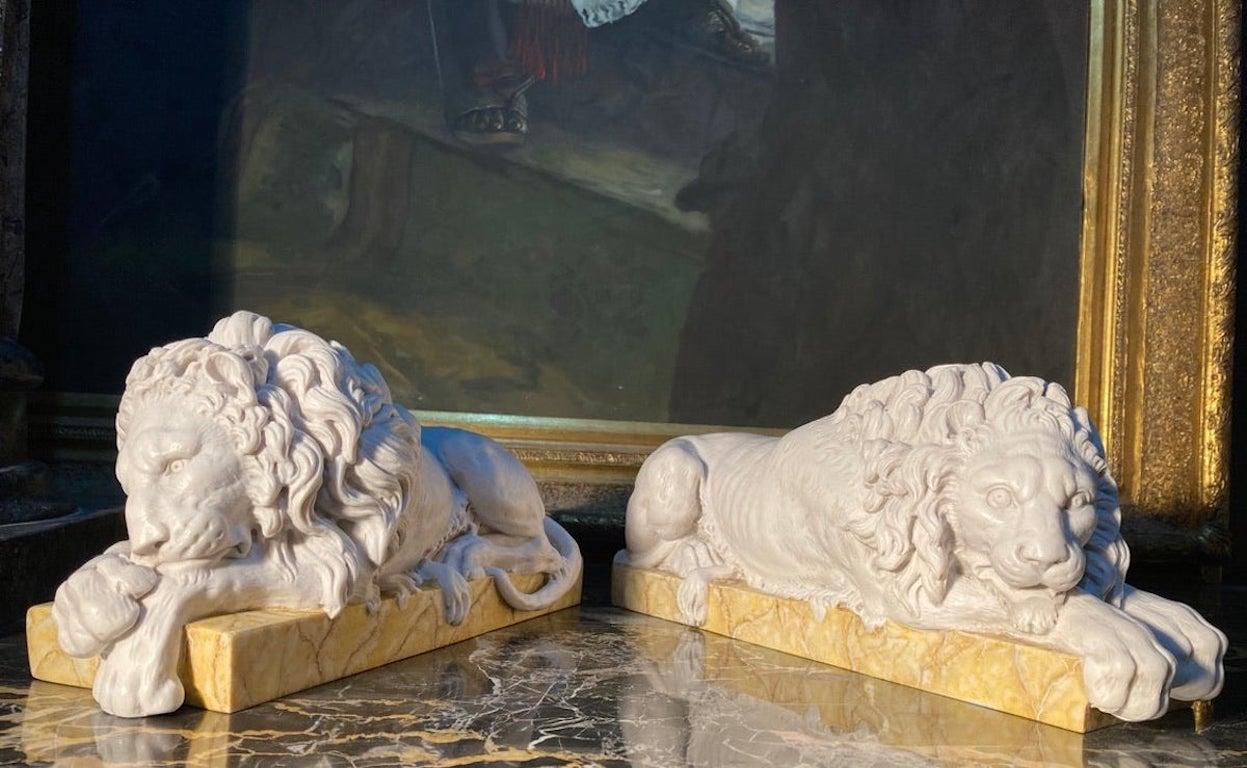 European Chatsworth Marble Sculptured Lions on Sienna, 20th Century 