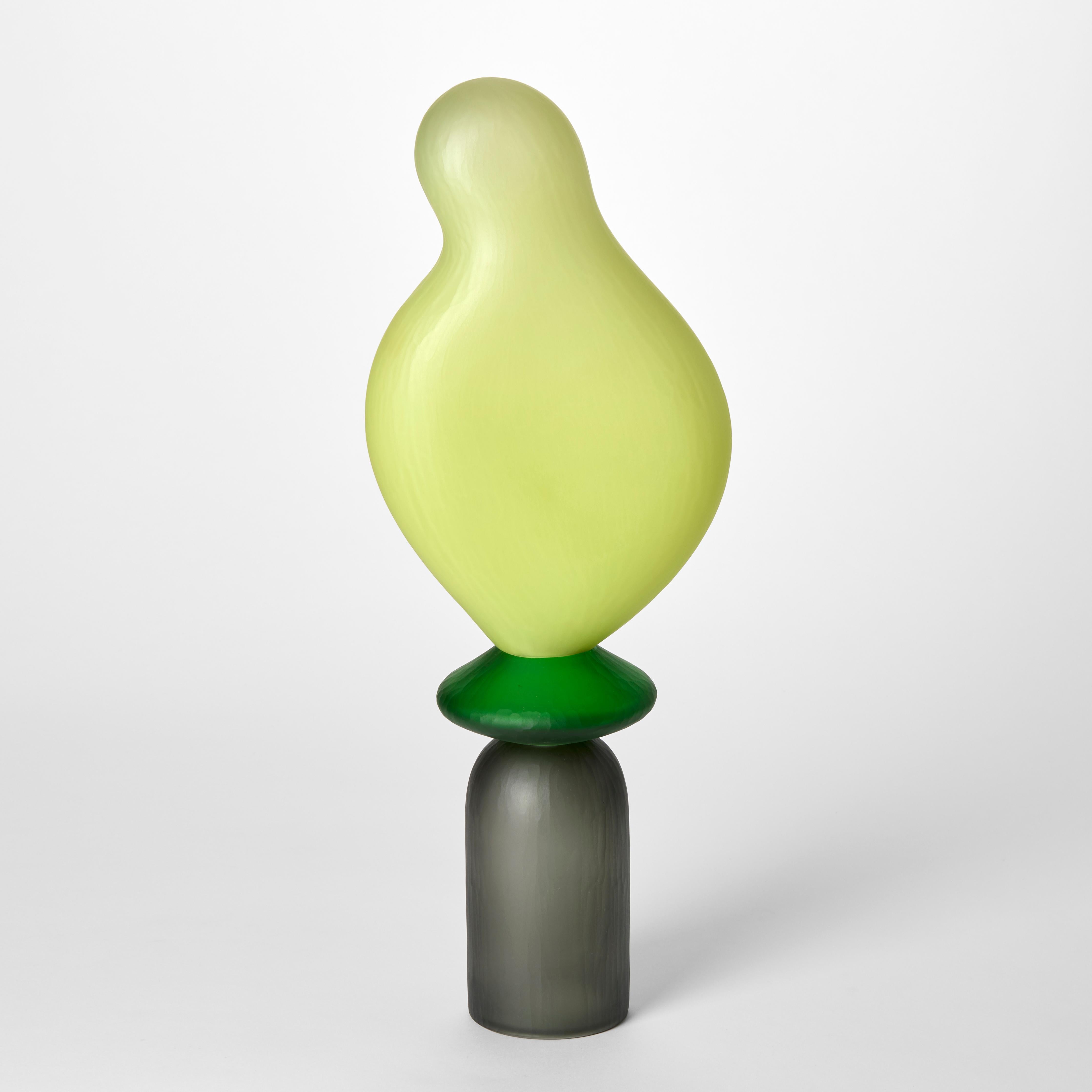 Organico moderno Chattering Classes I, scultura in vetro soffiato con texture verde e grigia di A.A. Moore in vendita