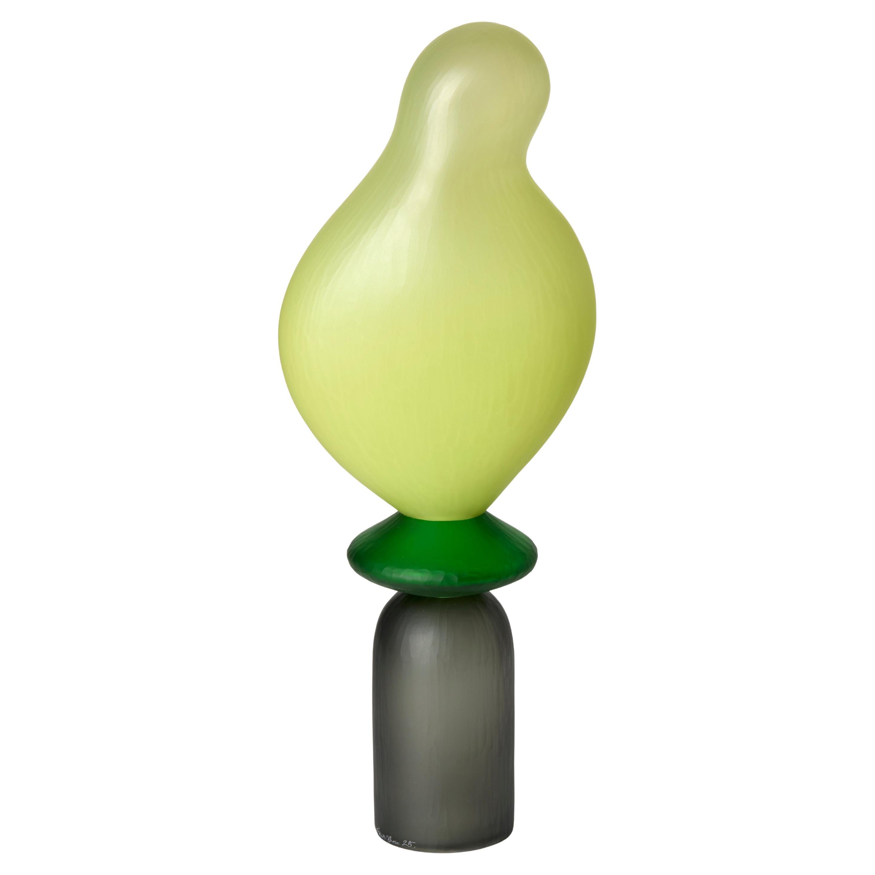 Chattering Classes I, scultura in vetro soffiato con texture verde e grigia di A.A. Moore