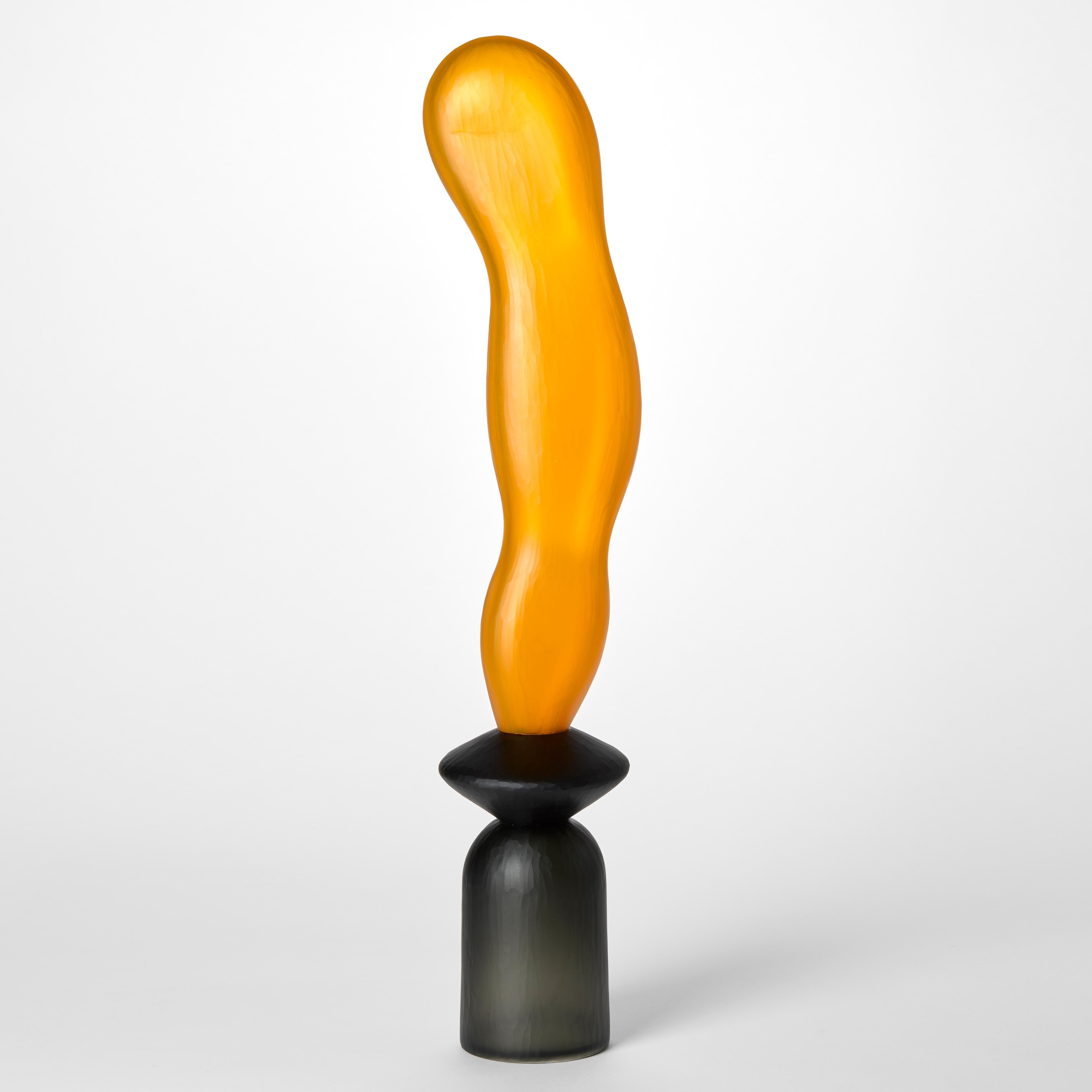 Organico moderno Chattering Classes III, scultura in vetro soffiato nero e arancione di Simon Moore in vendita