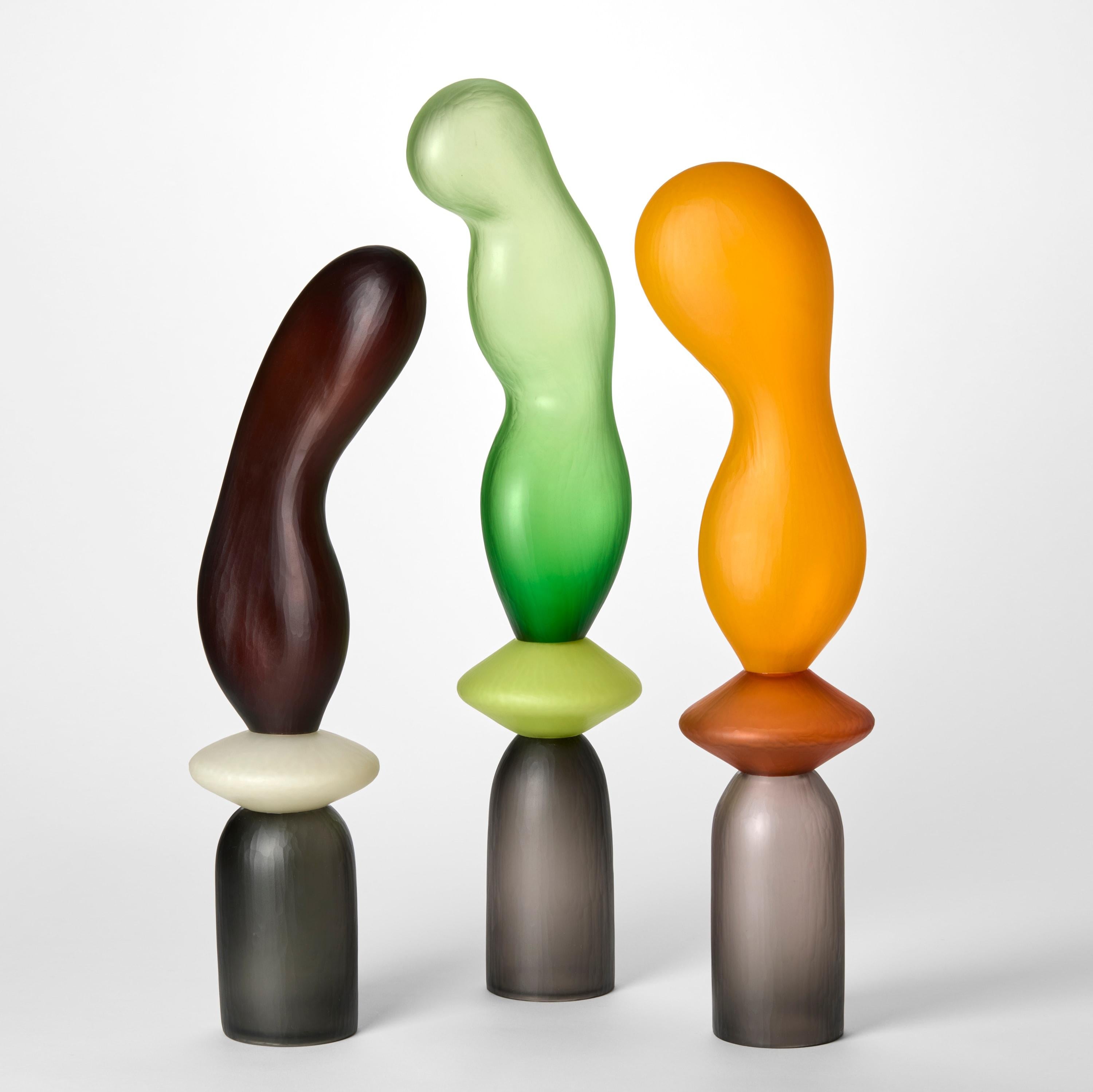 Fatto a mano Chattering Classes V, una scultura in vetro soffiato arancione e grigio di A.A. Moore in vendita