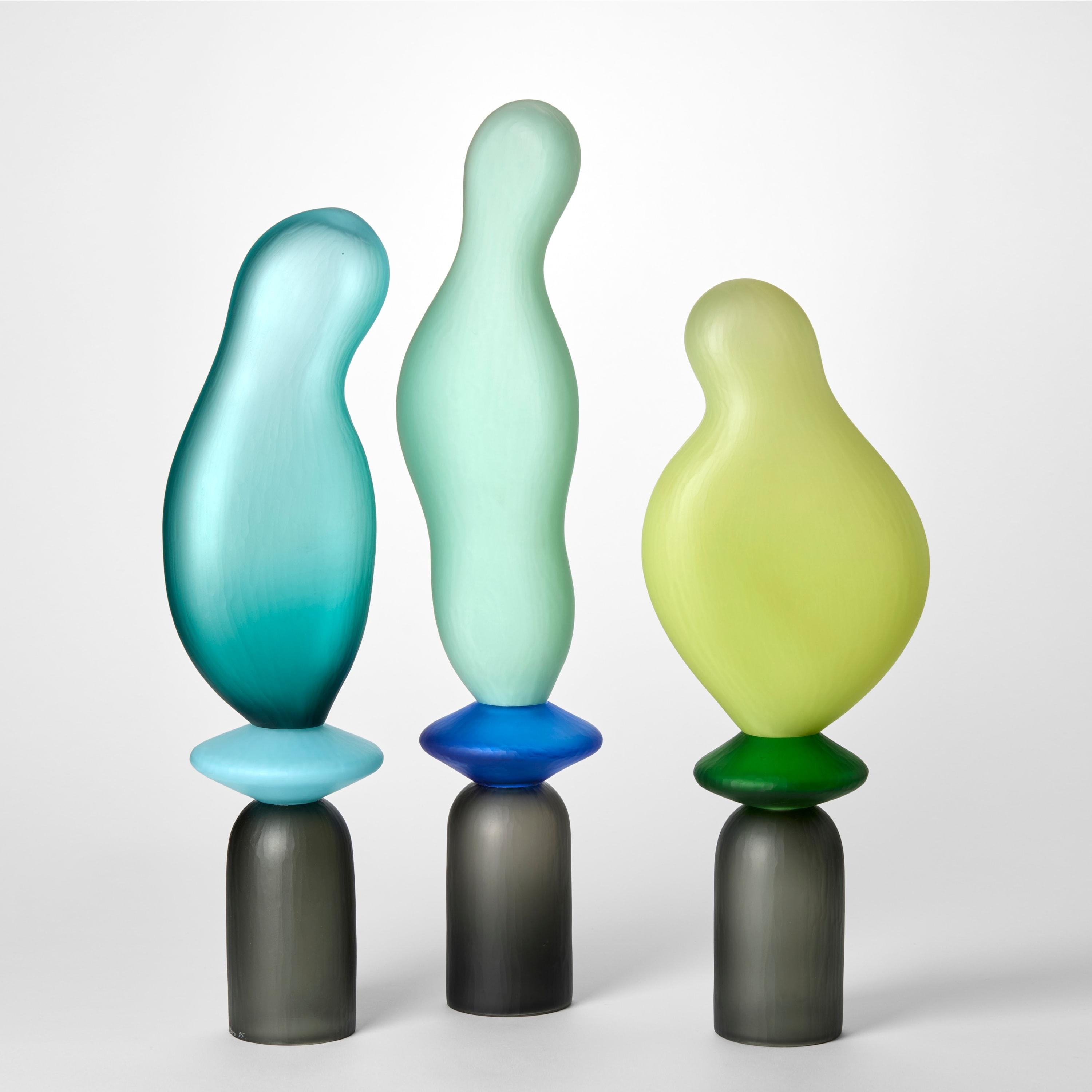 Chattering Classes VI, una scultura in vetro soffiato color acqua, blu e grigio di A.A. Moore In condizioni Nuovo in vendita a London, GB