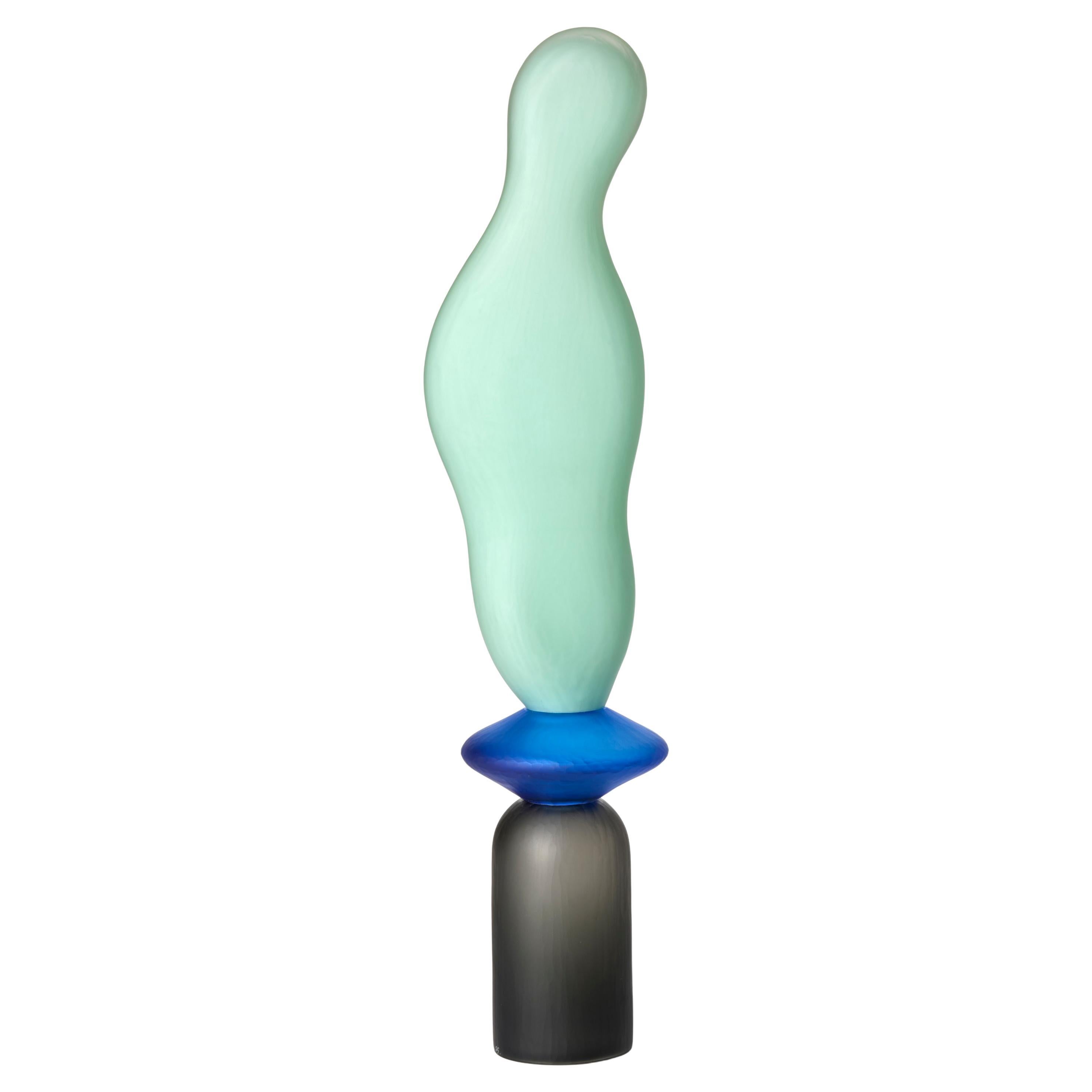 Chattering Classes VI, una scultura in vetro soffiato color acqua, blu e grigio di A.A. Moore