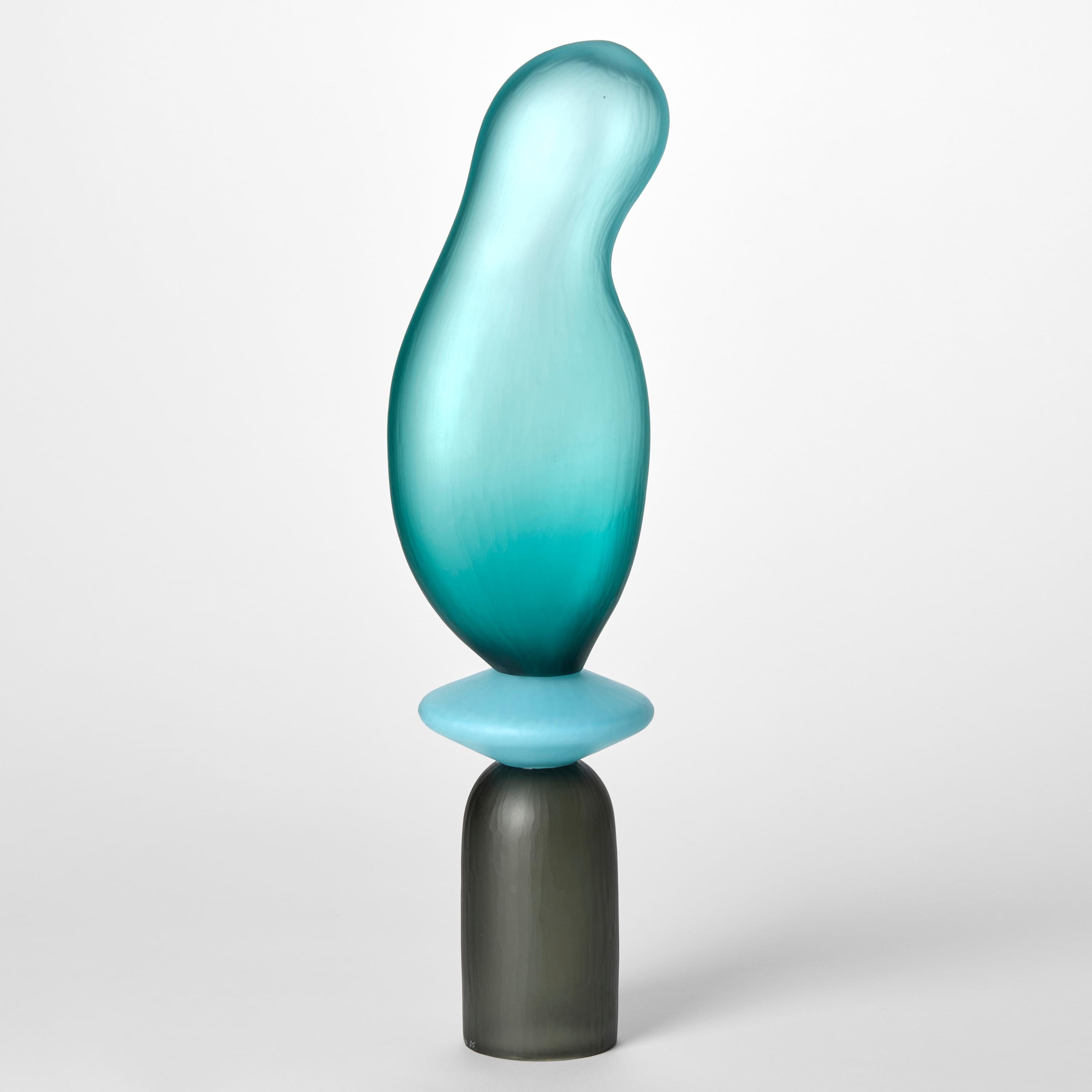 Organico moderno Chattering Classes VIII, una scultura in vetro soffiato blu e nero di A.A. Moore in vendita