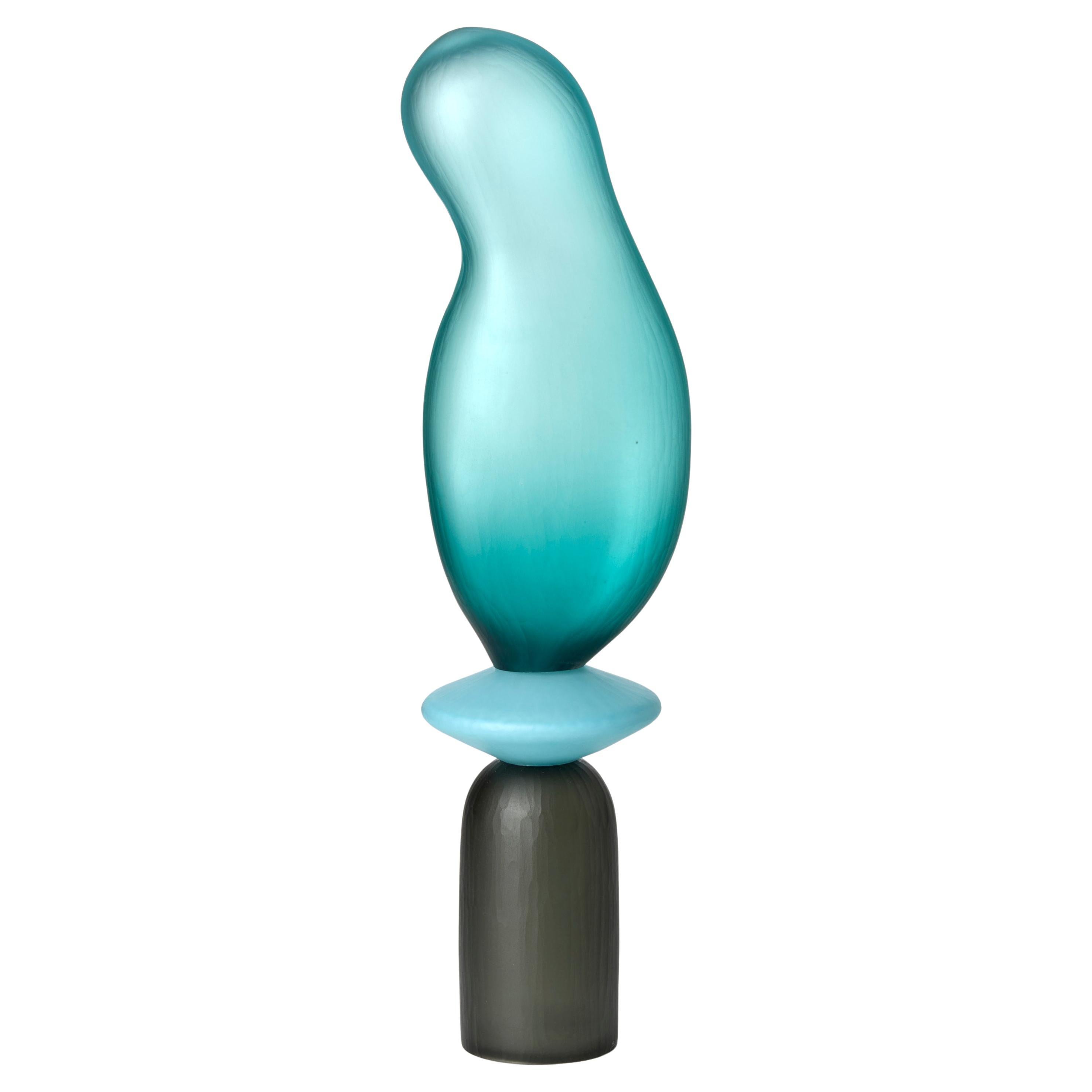 Chattering Classes VIII, una scultura in vetro soffiato blu e nero di A.A. Moore