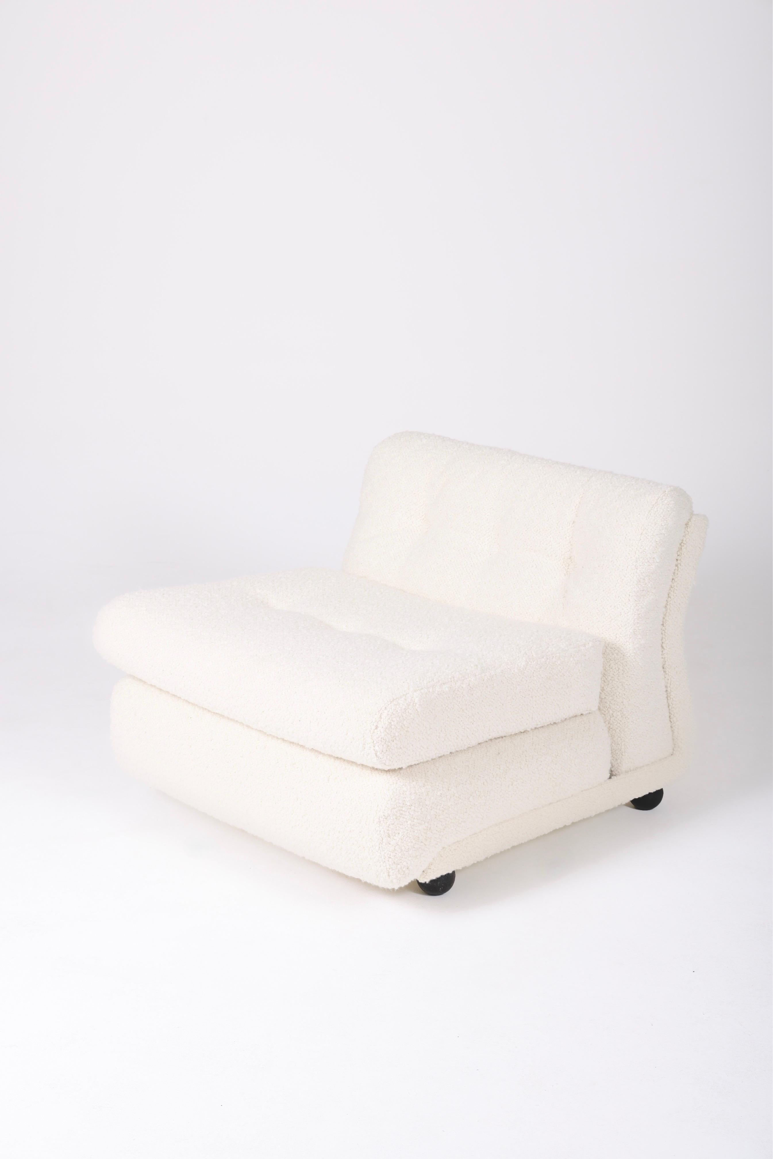 Armchair model Amanta by designer Mario Bellini, 1970s, Italy. Fireside chair completely reupholstered in a top-of-the-range white fabric, including the rear part of the fireside chair. 
Perfect condition.
DV.