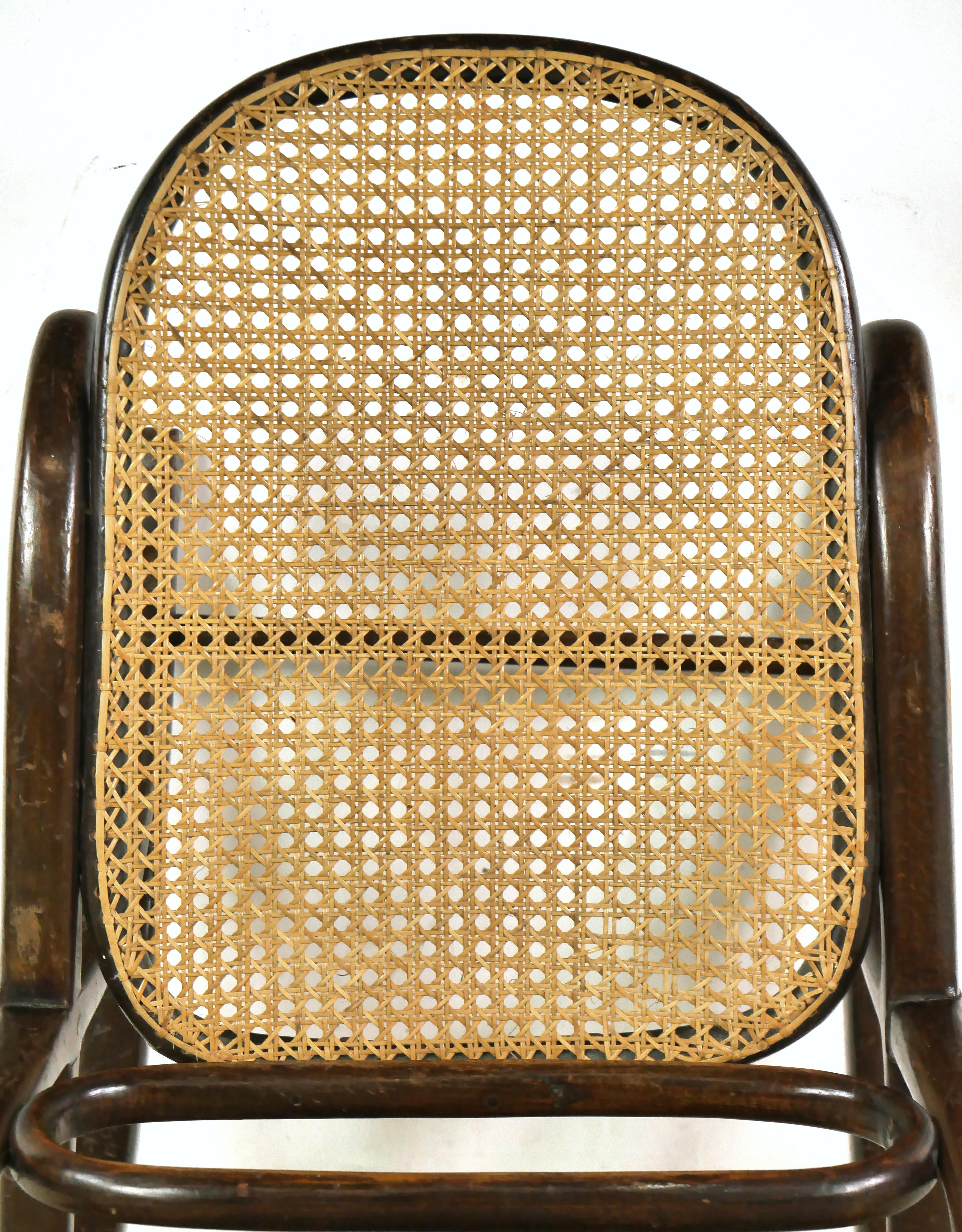 Chauffeuse Thonet Schaukelfußhocker aus Bugholz im Angebot 1