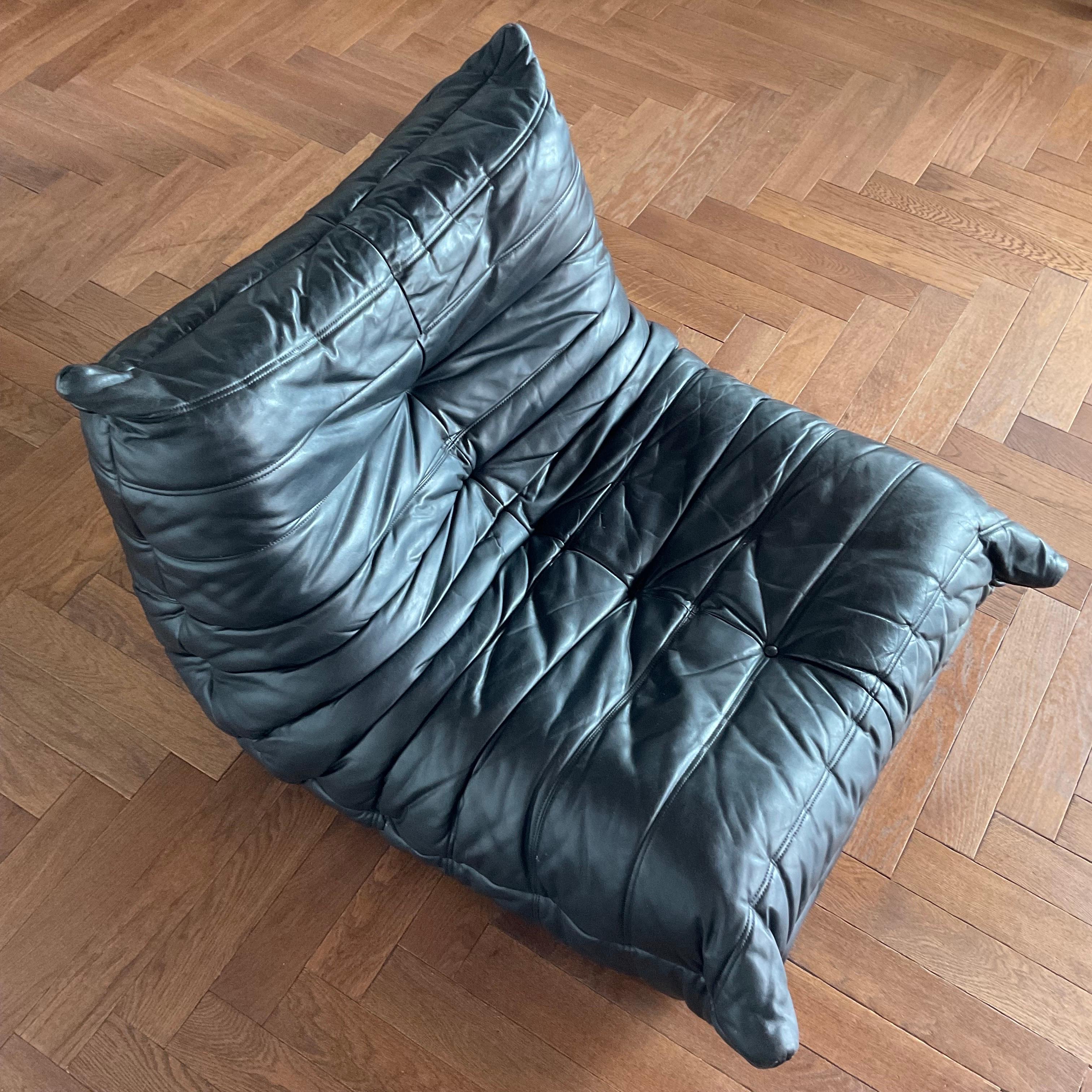Chauffeuse Togo Ligne Roset par Michel Ducaroy vintage cuir noir (Ende des 20. Jahrhunderts) im Angebot