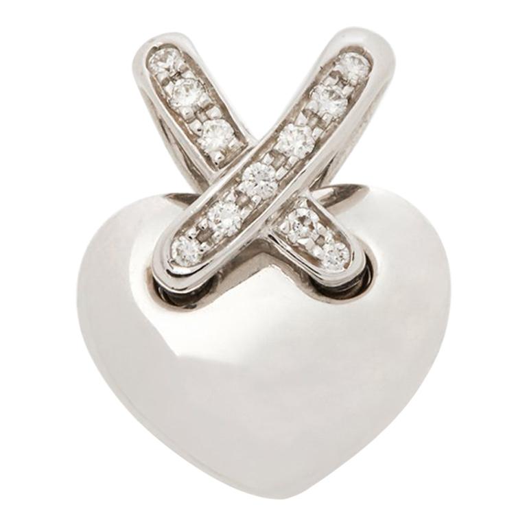 Chaumet 18 Karat White Gold Round Brilliant Cut Diamond Liens Heart Pendant 