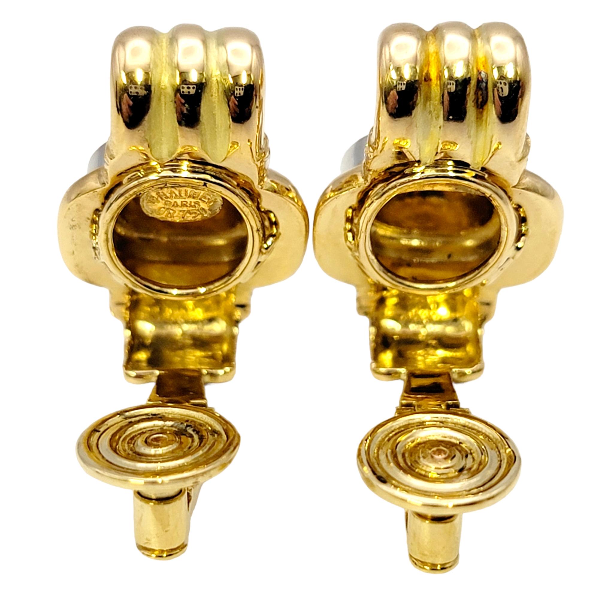 Chaumet Clous d'oreilles à clips en or jaune 18 carats de style pépite avec diamants  Bon état - En vente à Scottsdale, AZ