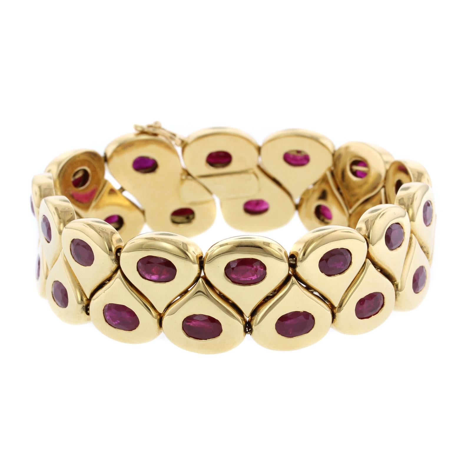 Chaumet 18 Karat Yellow Gold Ruby Bracelet, Paris For Sale