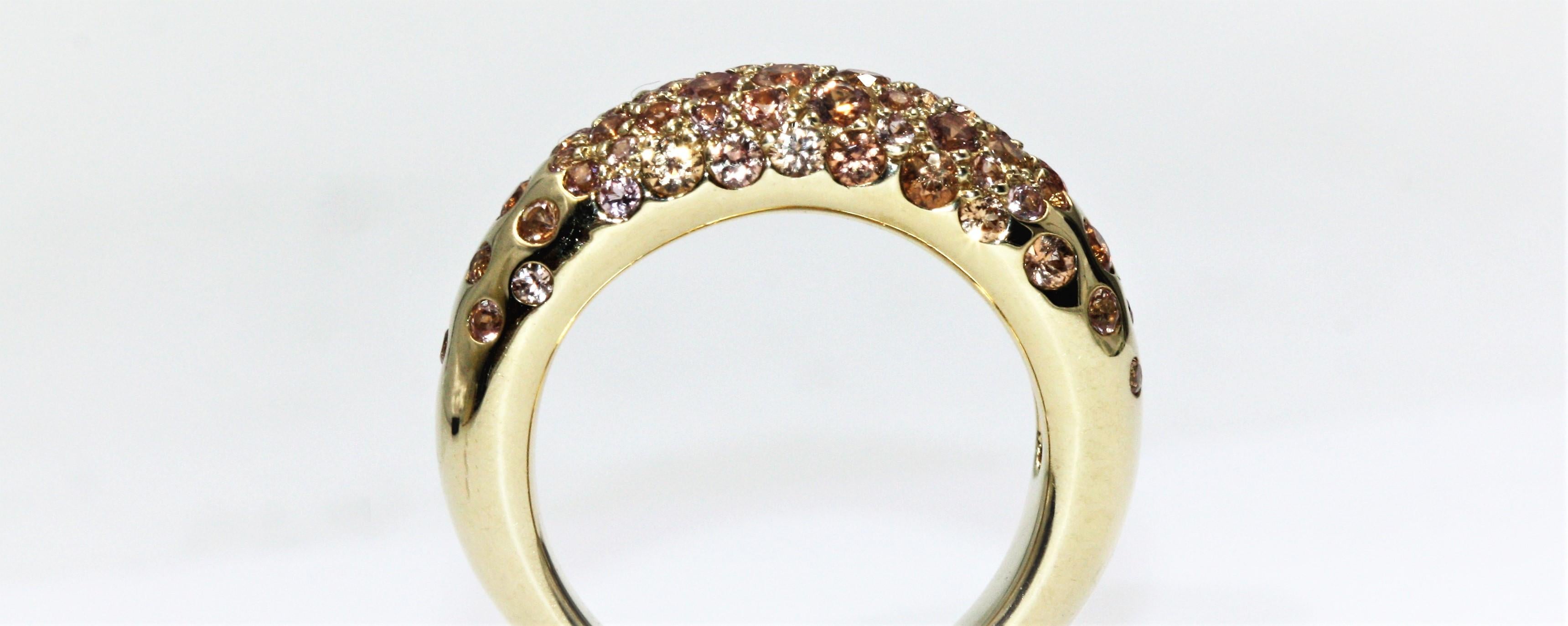 Women's Chaumet 18 Karat Yellow Gold Sapphire 2.00 Carat Ring For Sale