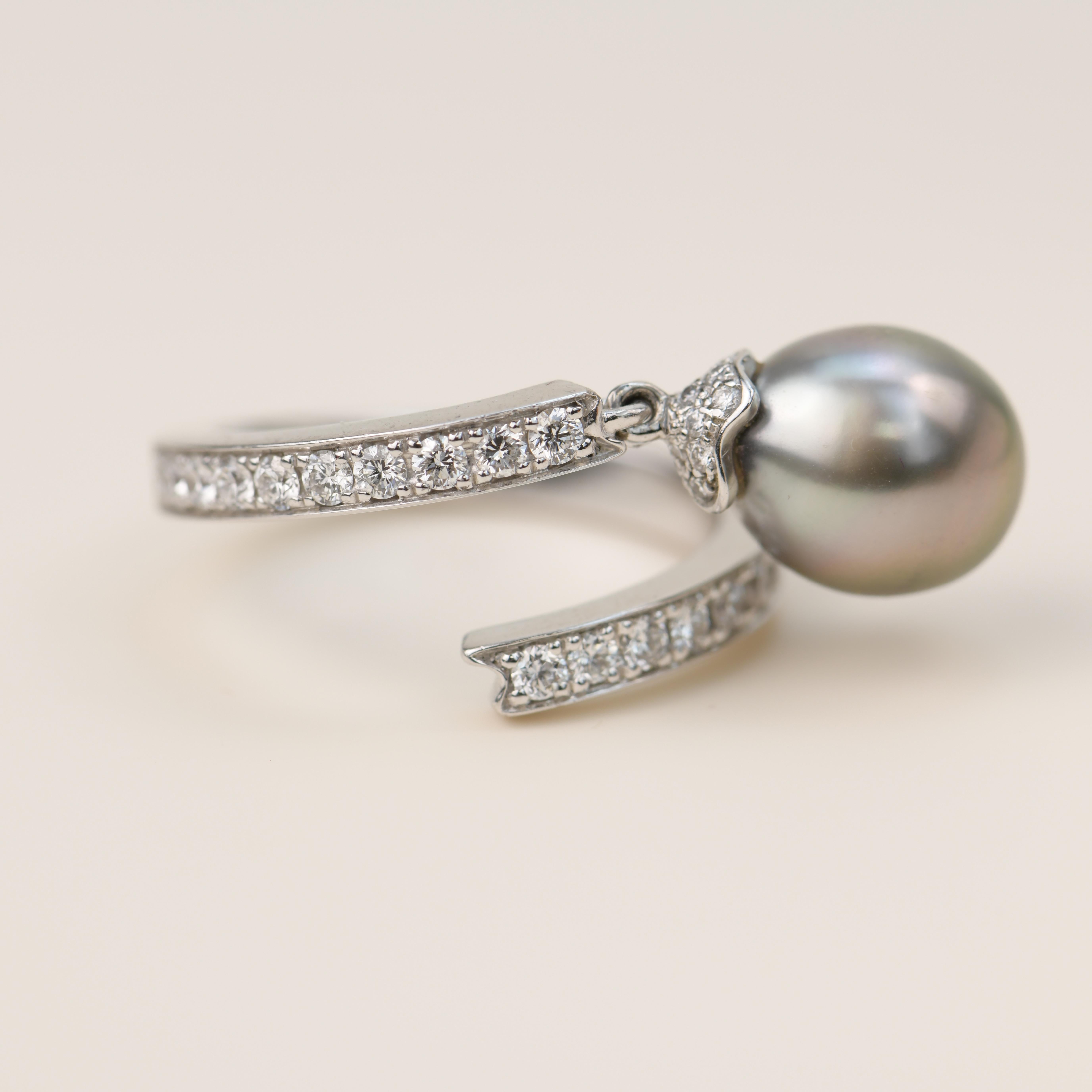 Women's Chaumet 18k White Gold Black Pearl Diamond Ring