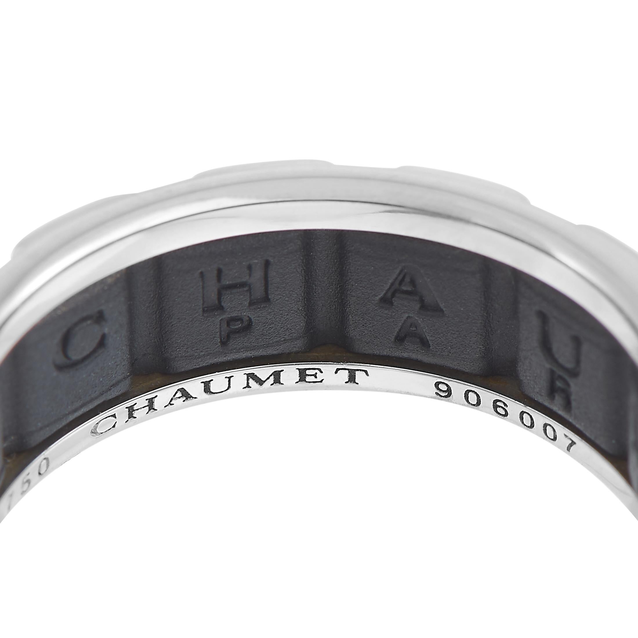 Chaumet Bague jonc en or blanc 18 carats et caoutchouc noir en vente 1