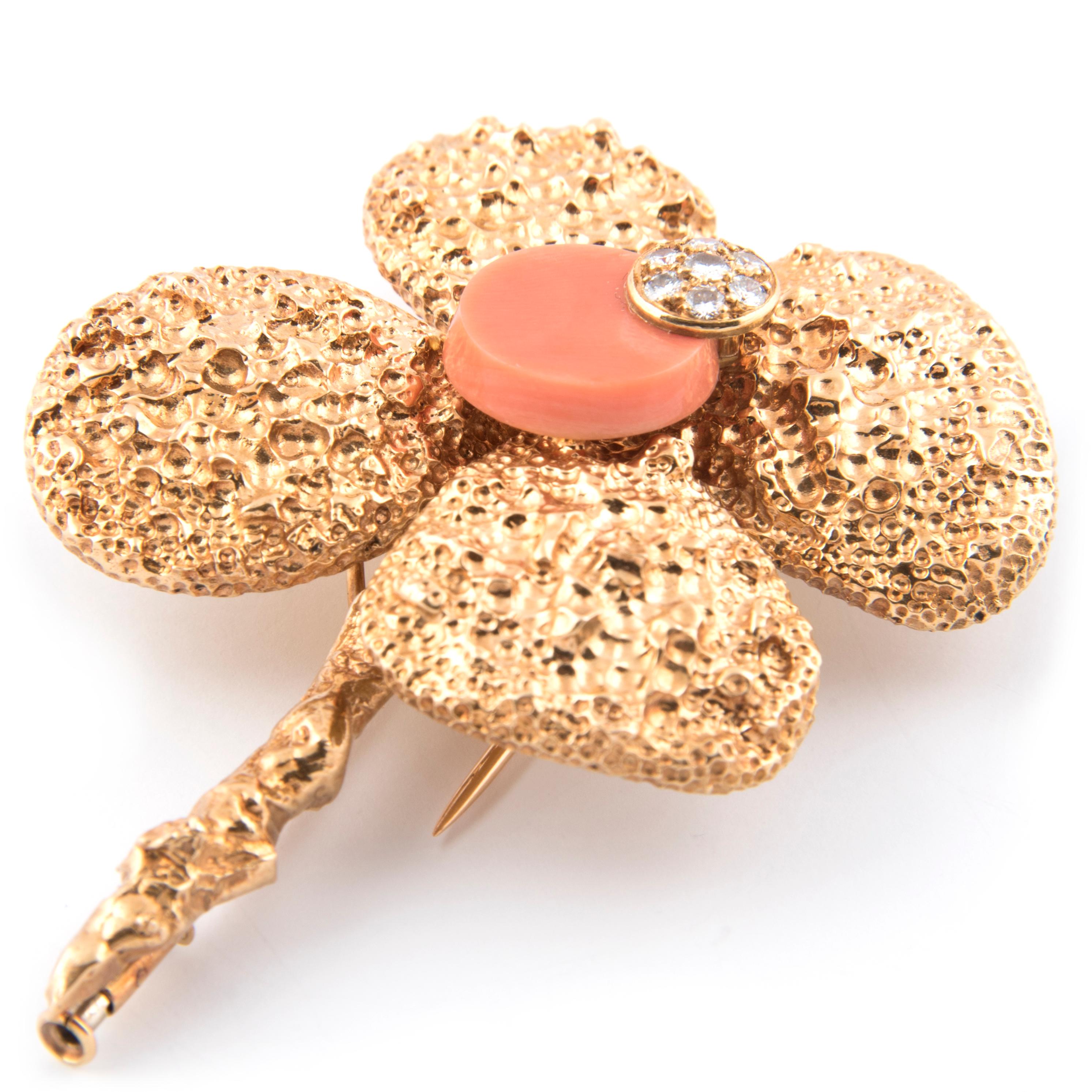 Chaumet 18k Yellow Gold Coral and Diamond Flower Brooch For Sale 1
