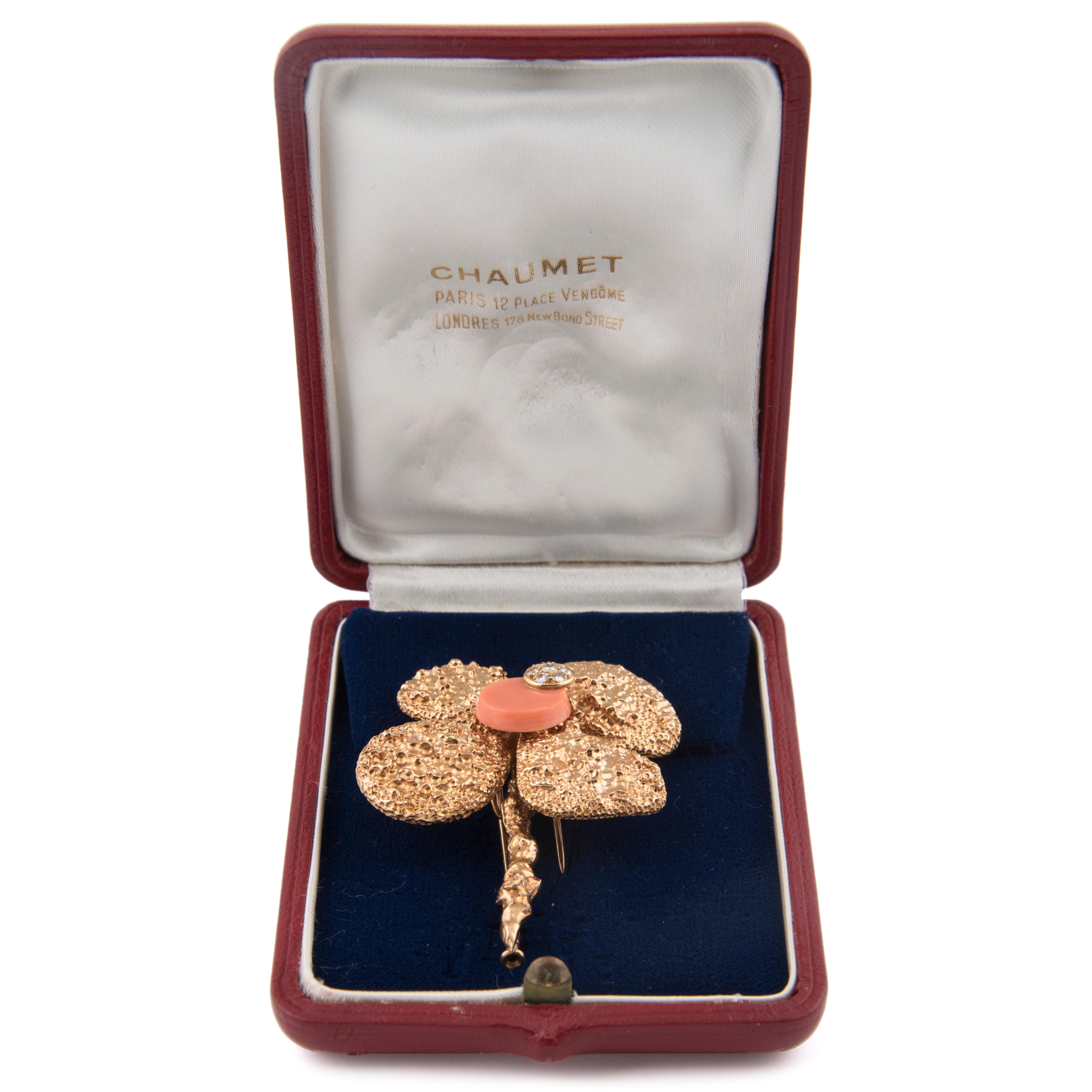 Chaumet 18k Yellow Gold Coral and Diamond Flower Brooch For Sale 2