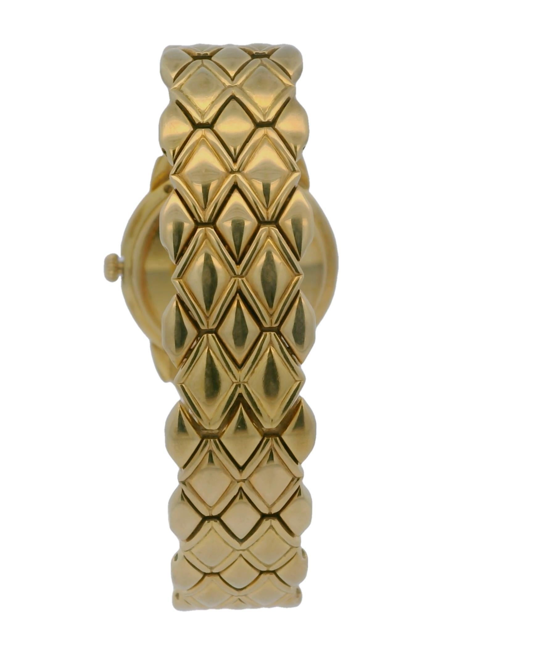 Montre Chaumet en or jaune 18 carats à cornes en vente 2