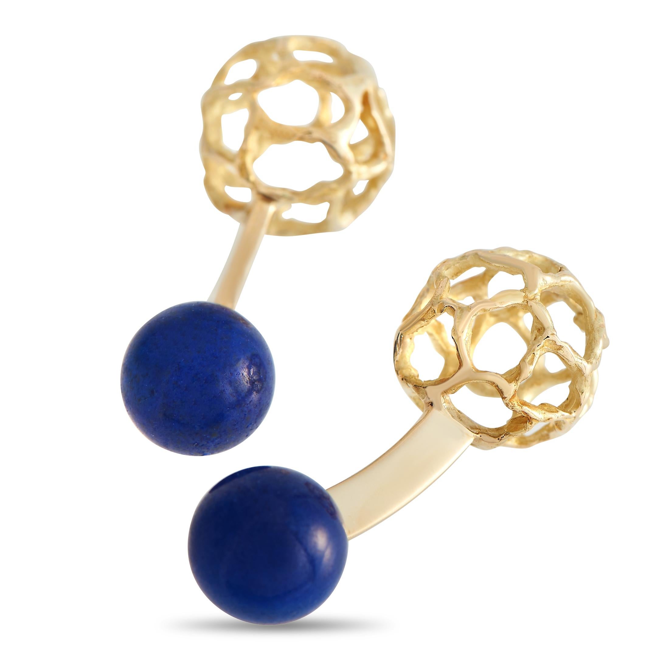 Take your style game up a notch with this Chaumet 18K Yellow Gold Lapis Lazuli Cufflinks. Secure your dress shirt elegantly using this functional and ornamental pair of men's jewelry. These ball return cufflinks are made from 18K yellow gold with a