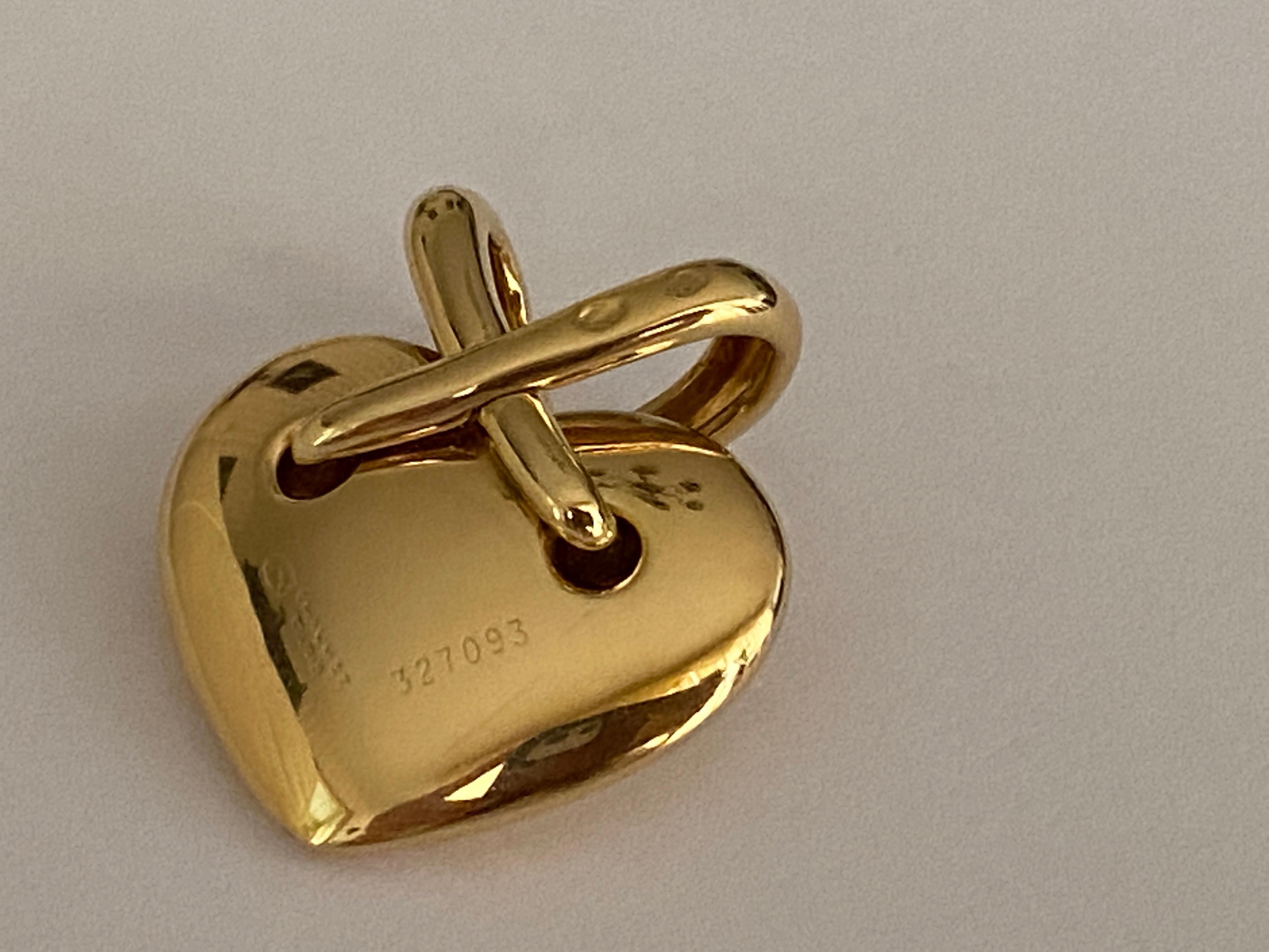 Contemporary Chaumet 18K yellow gold 'Lien' pendant