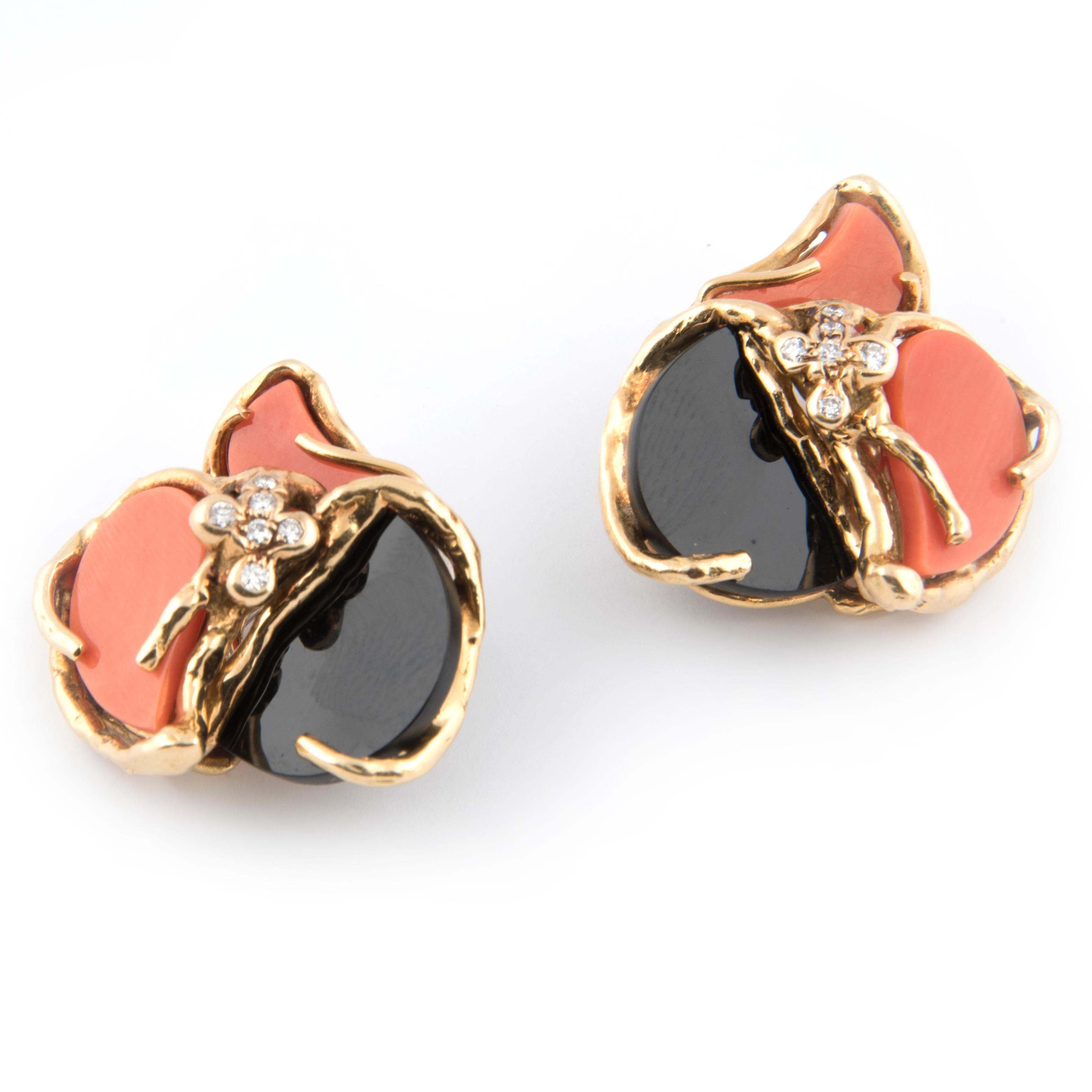 Chaumet 18k Yellow Gold Onyx Coral and Diamond Earrings In Good Condition For Sale In London, GB