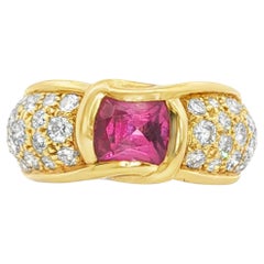 Chaumet Anillo de oro amarillo de 18 quilates con zafiro rosa y diamantes Años 80 Chaumet Anillo de oro amarillo de 18 quilates con zafiro rosa y diamantes Años 80