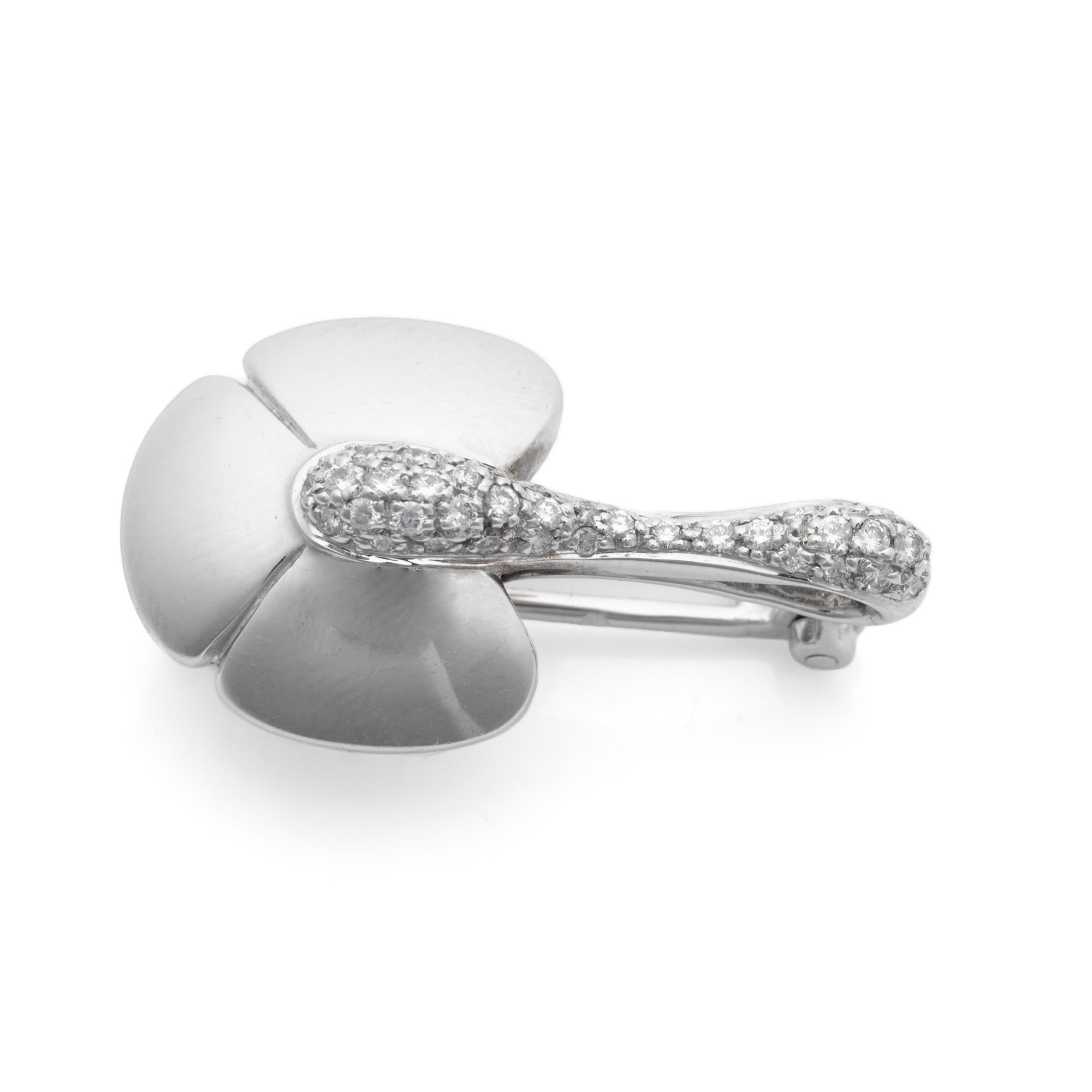 Round Cut Chaumet 18kt White Gold Flower Pin Brooch/Pendant Set with 0.80ct Diamonds  For Sale